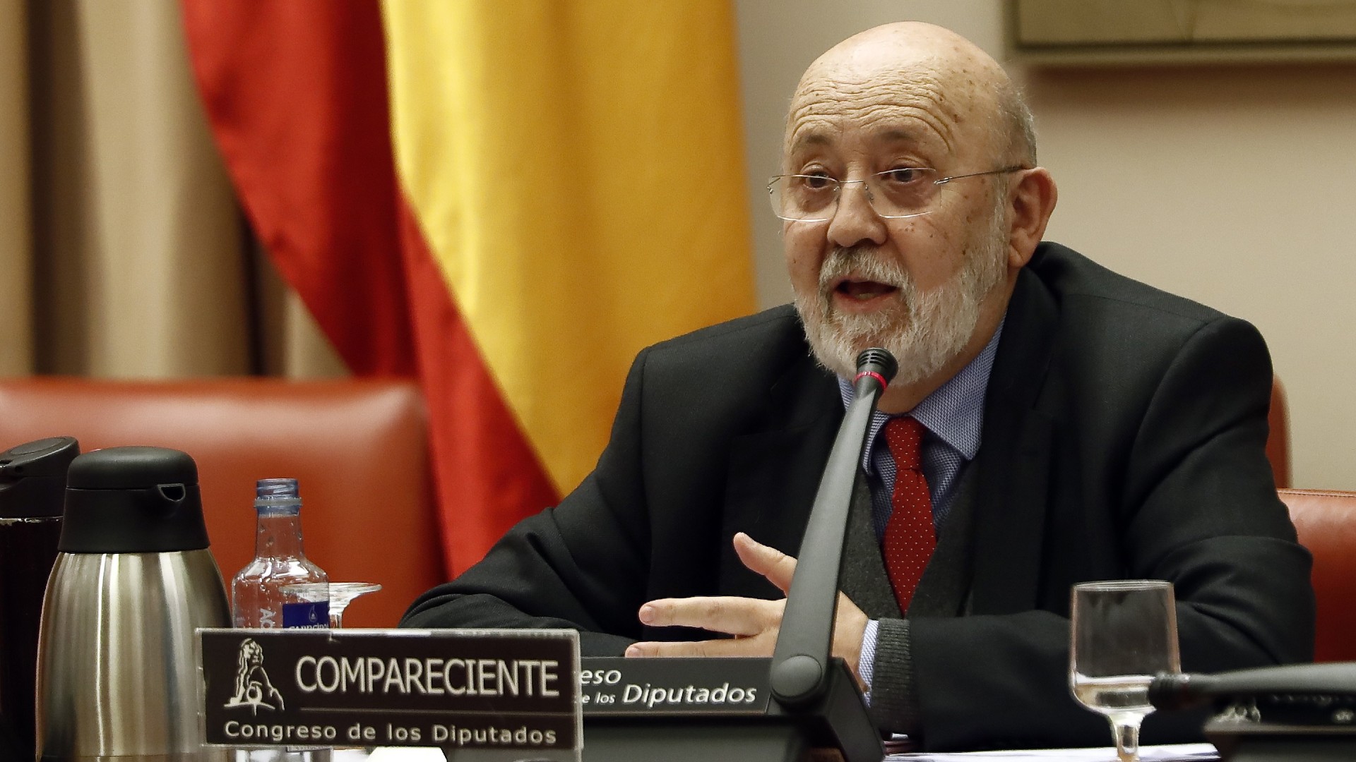 Admitida a trámite la querella de Vox contra Tezanos