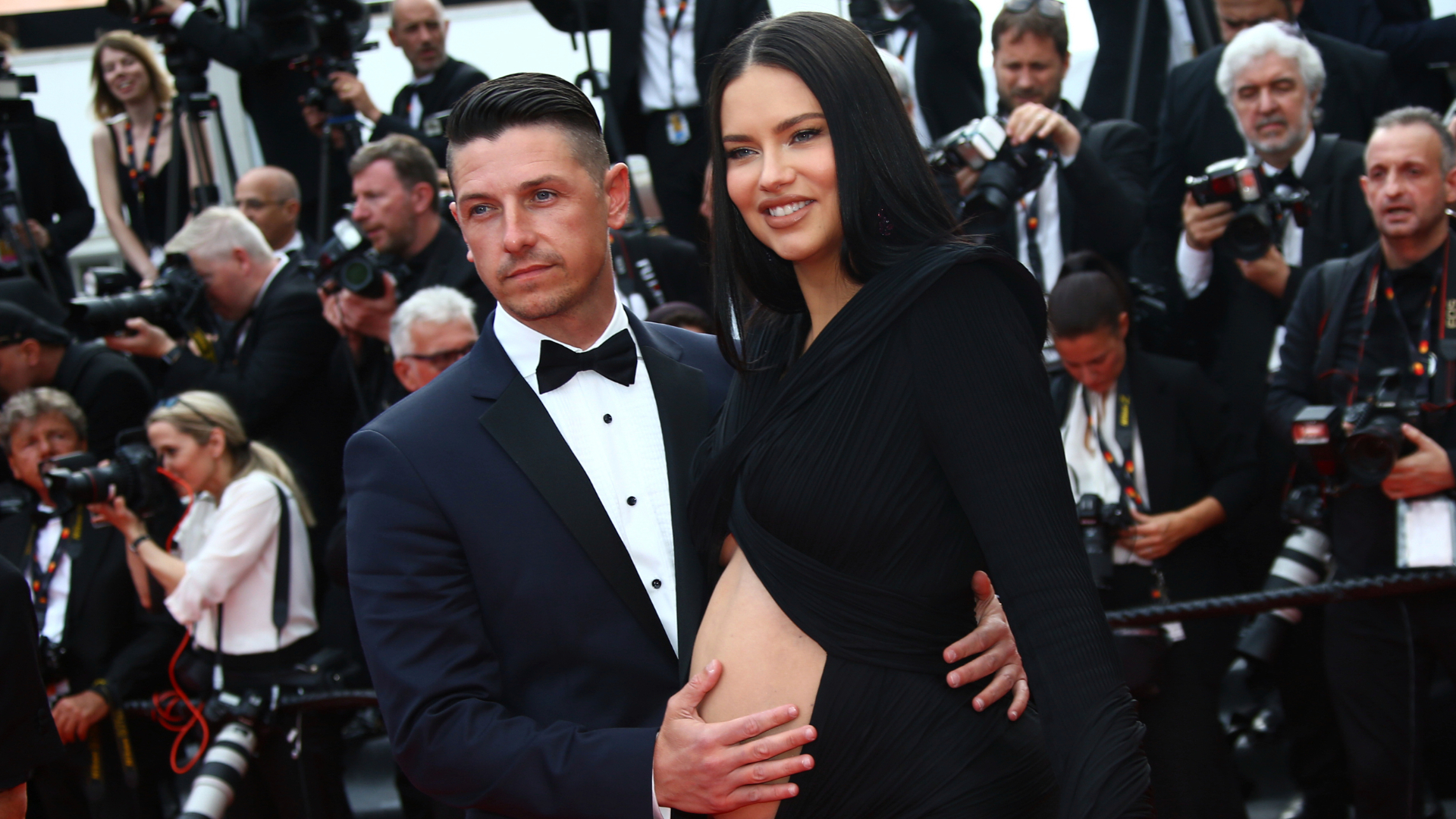 Adriana Lima explica el significado del nombre de su bebé: Cyan