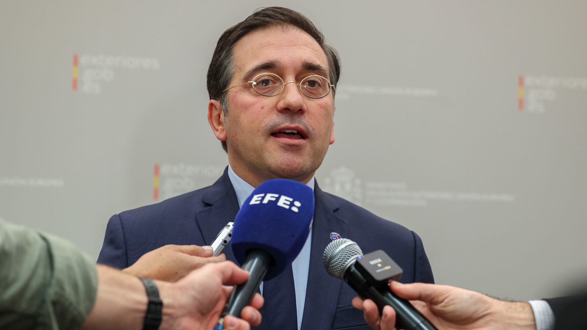Albares convoca a la embajadora de Israel por las "inaceptables y ...