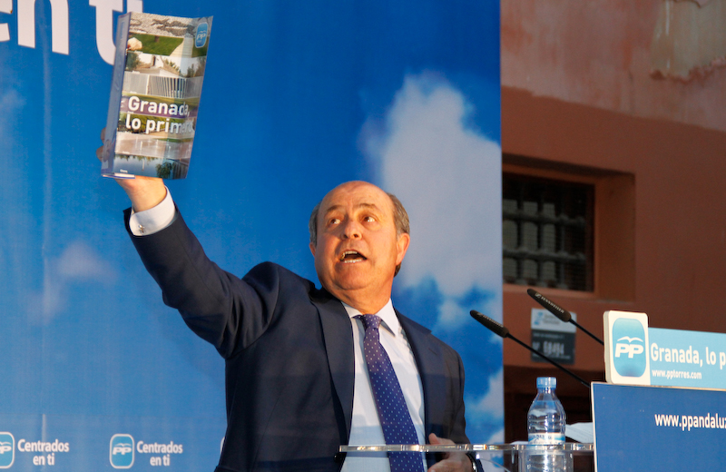 El alcalde de Granada ingresa en la UCI tras un infarto de cerebelo