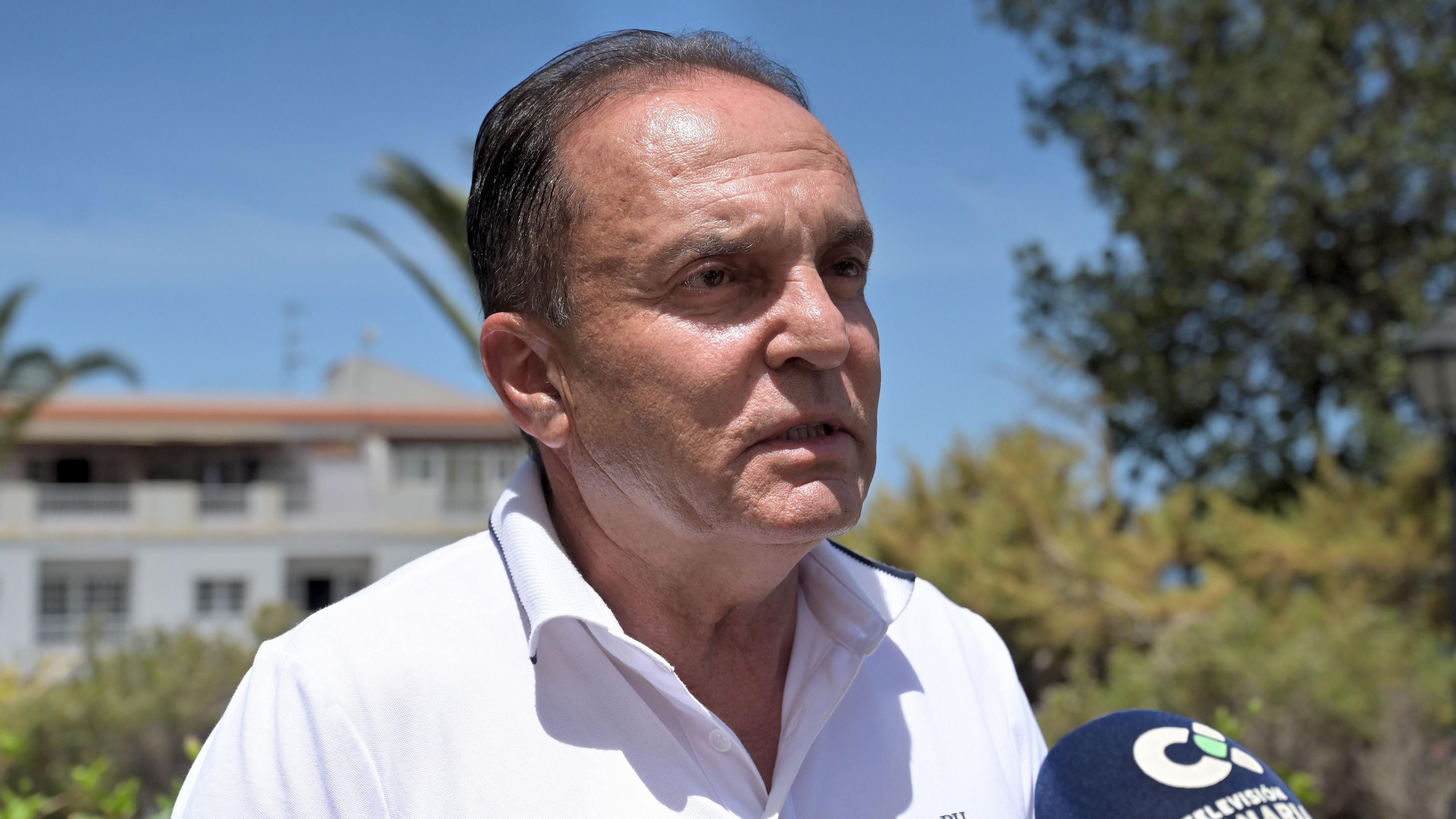 El alcalde de Tinajo, en Lanzarote, admite pagar hoteles a presuntos maltratadores para evitar detenciones