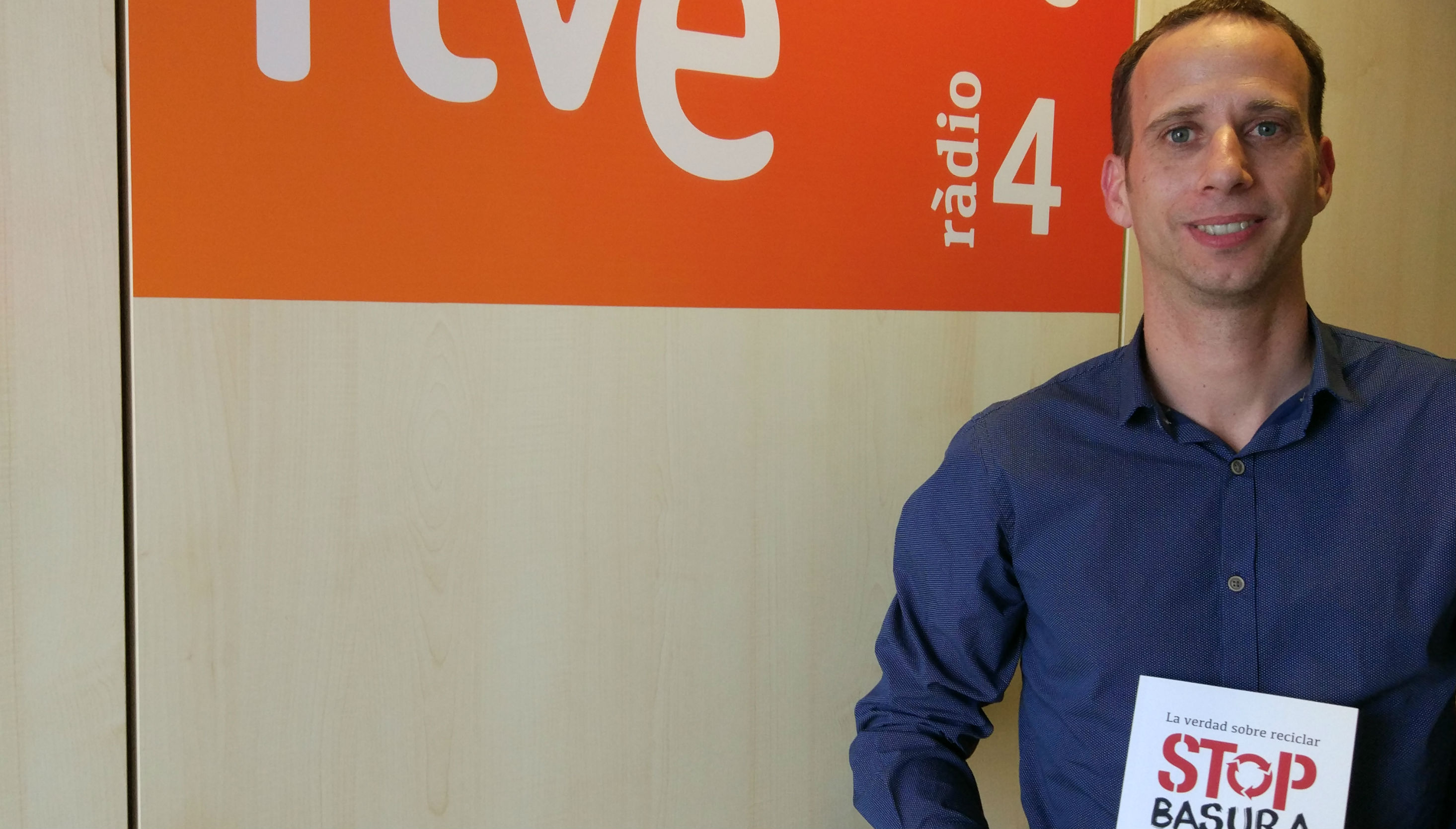 Álex Pascual, con su libro desde Rne Barcelona