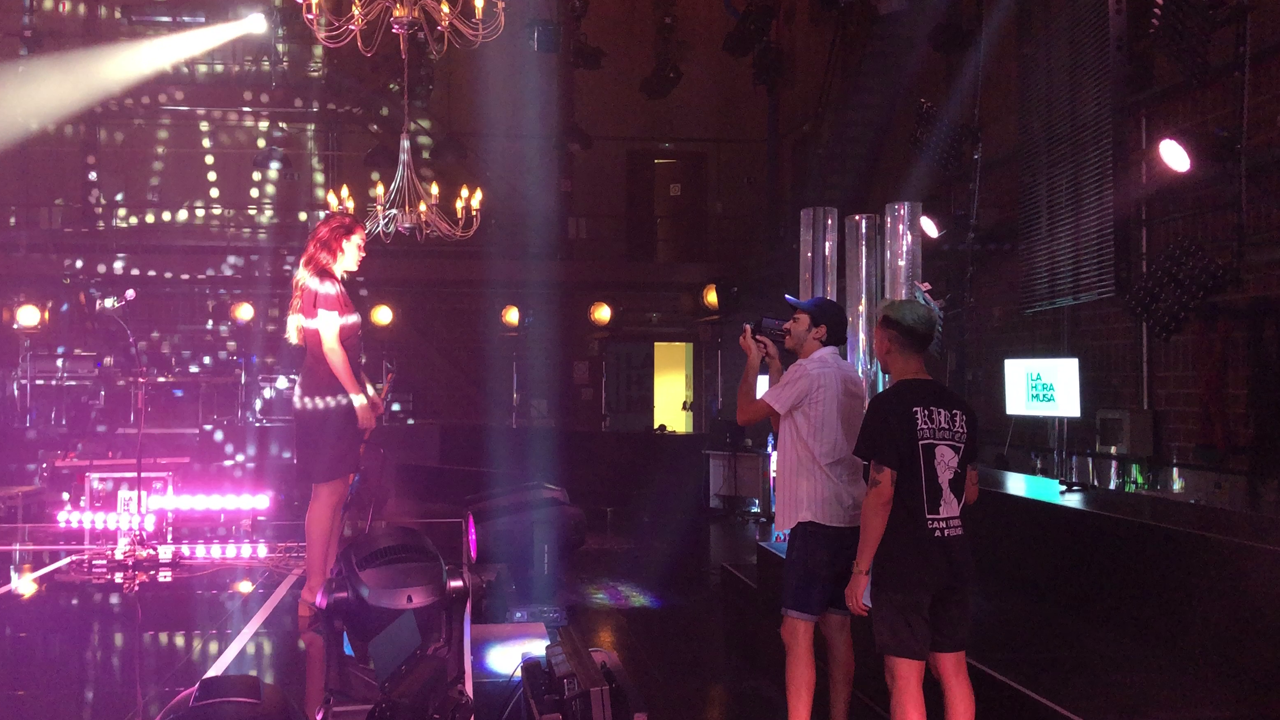 Amaia graba parte de su videoclip en el plató de "La Hora Musa" Amaia graba parte de su videoclip en el plató de "La Hora Musa"