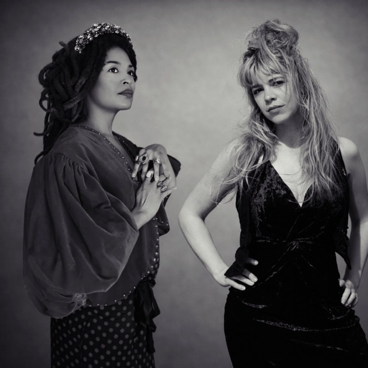 Amordiscos - Voces hermanas