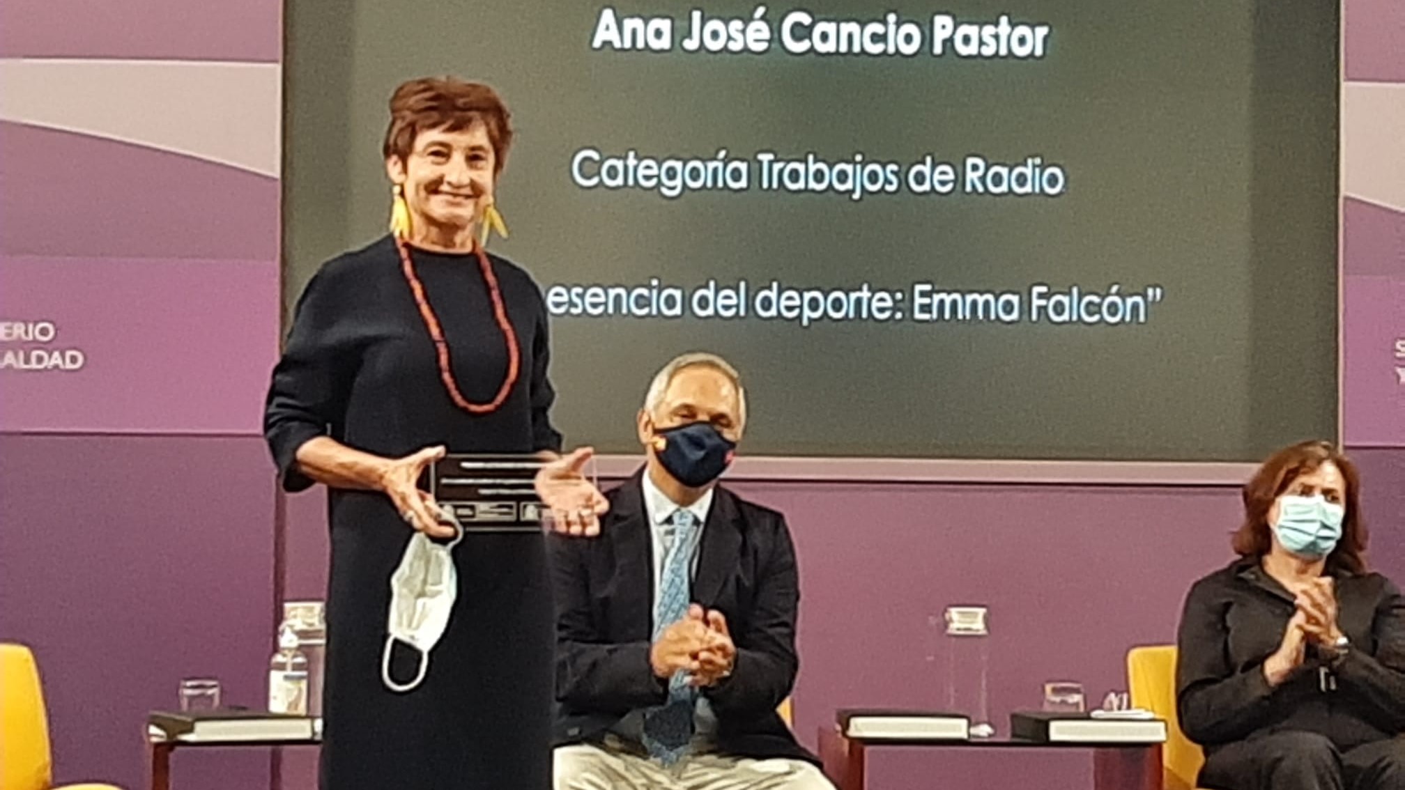 Ana josé cancio recoge el premio lilí alvarez del instituto de la mujer y el csd