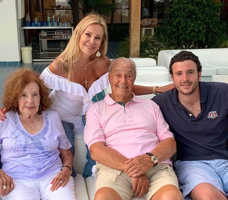 Ana Obregón junto a sus padres y su hijo Aless