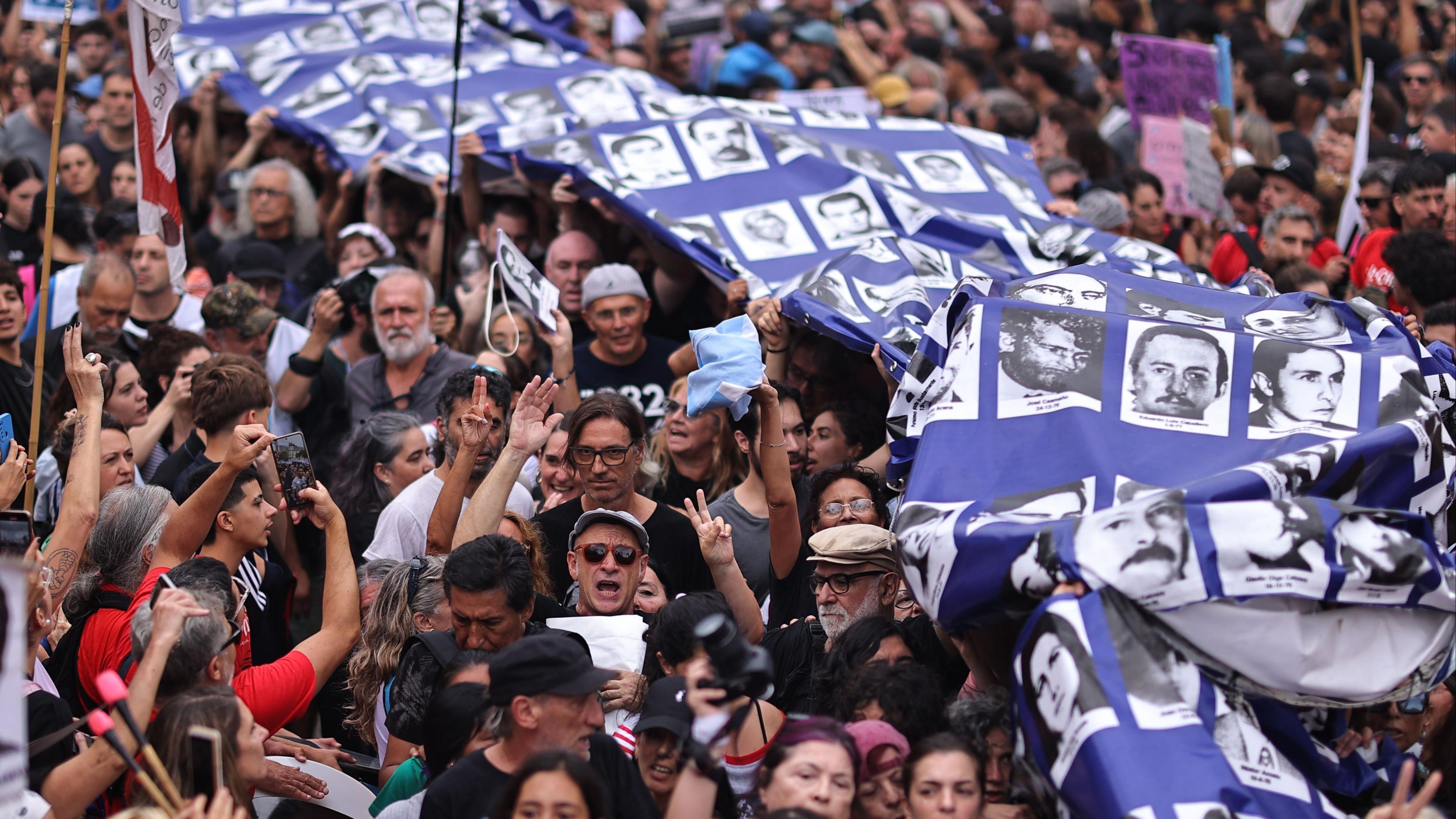Argentina marcha contra el negacionismo de la dictadura de Videla
