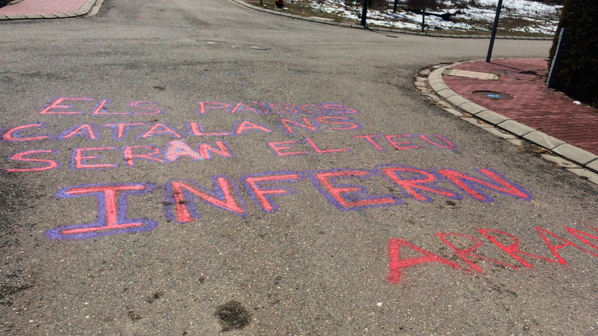 El cgpj pide protección para el juez llarena y su familia tras las pintadas ante su casa