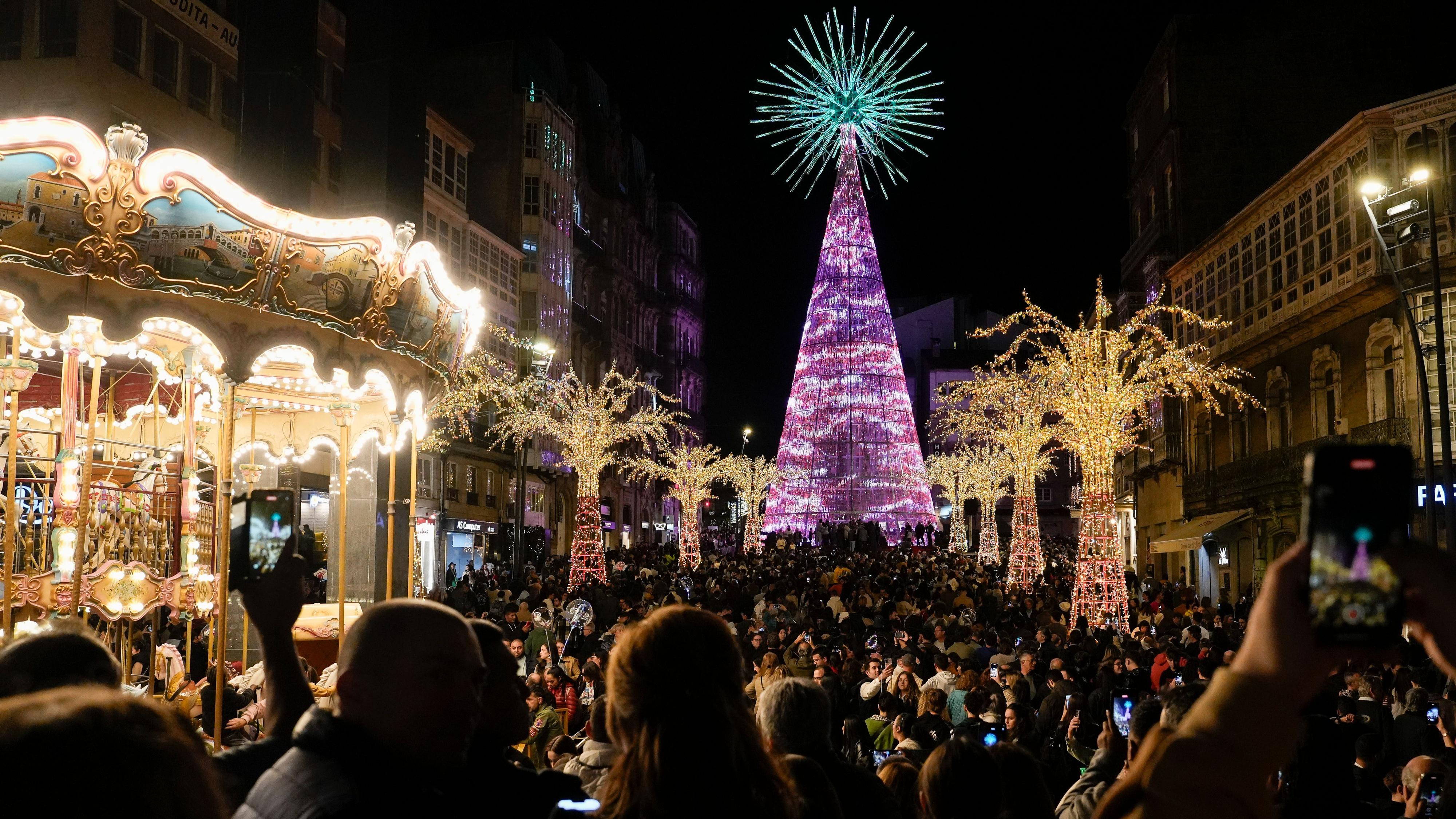 https://img.rtve.es/imagenes/arranca-navidad-vigo-encendido-mas-11-millones-luces/01731789396538.jpg
