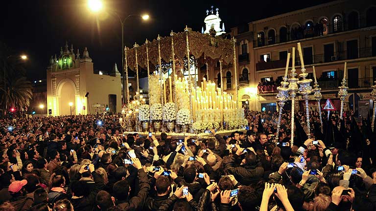 La Madrugá, el día cumbre de la Semana Santa en Sevilla, España - CNN Video