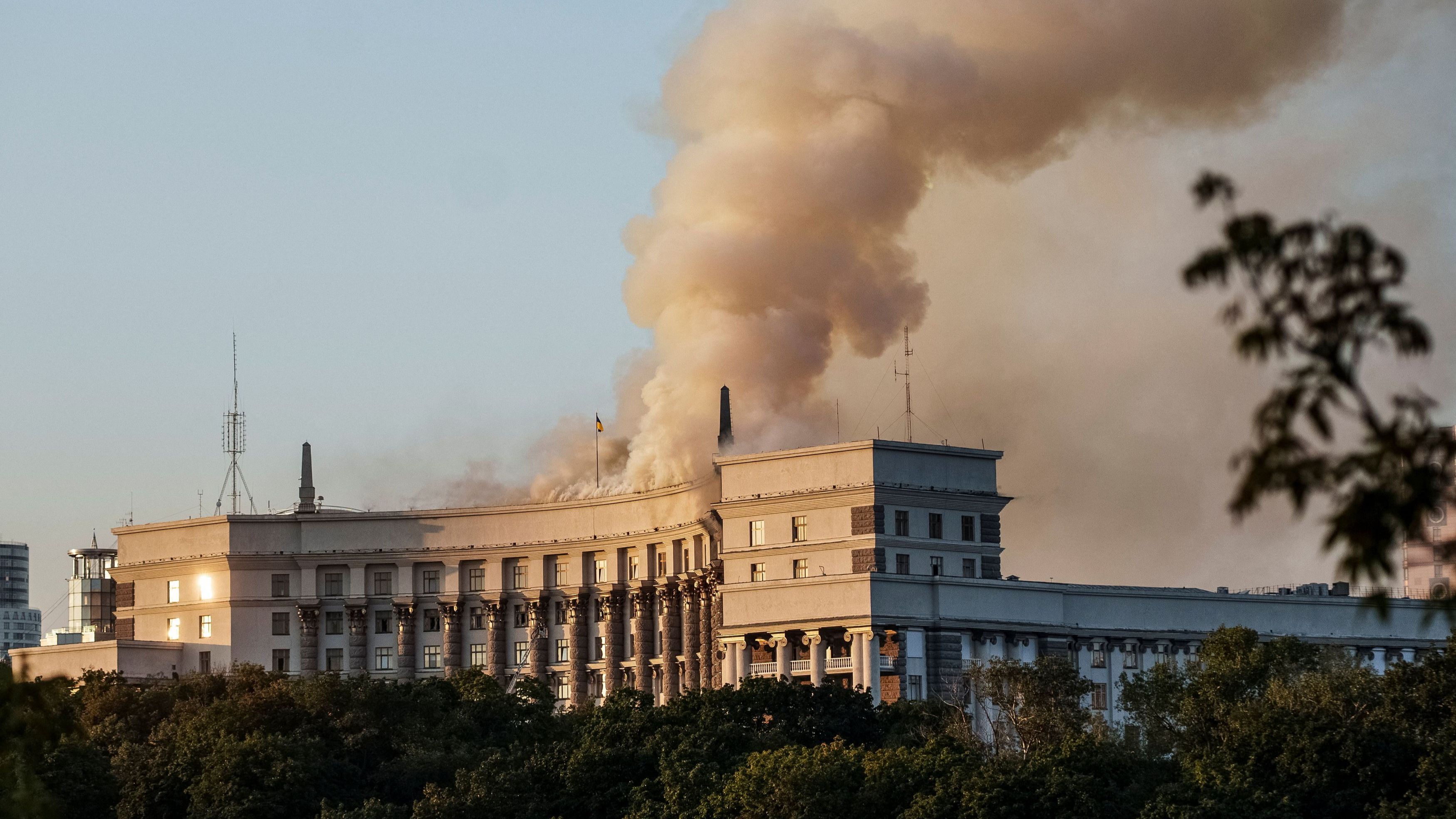 Un ataque ruso deja dos muertos en Kiev y alcanza por primera vez un edificio del Gobierno ucraniano