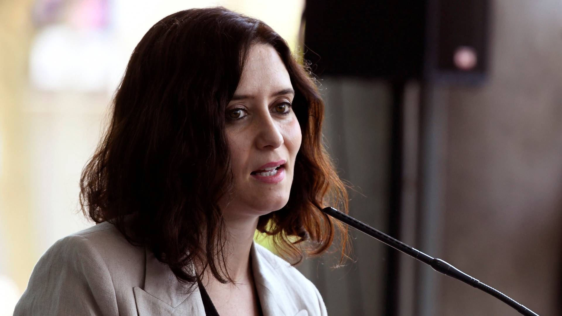 Ayuso acusa al Gobierno de "utilizar a empresarios y la Iglesia"