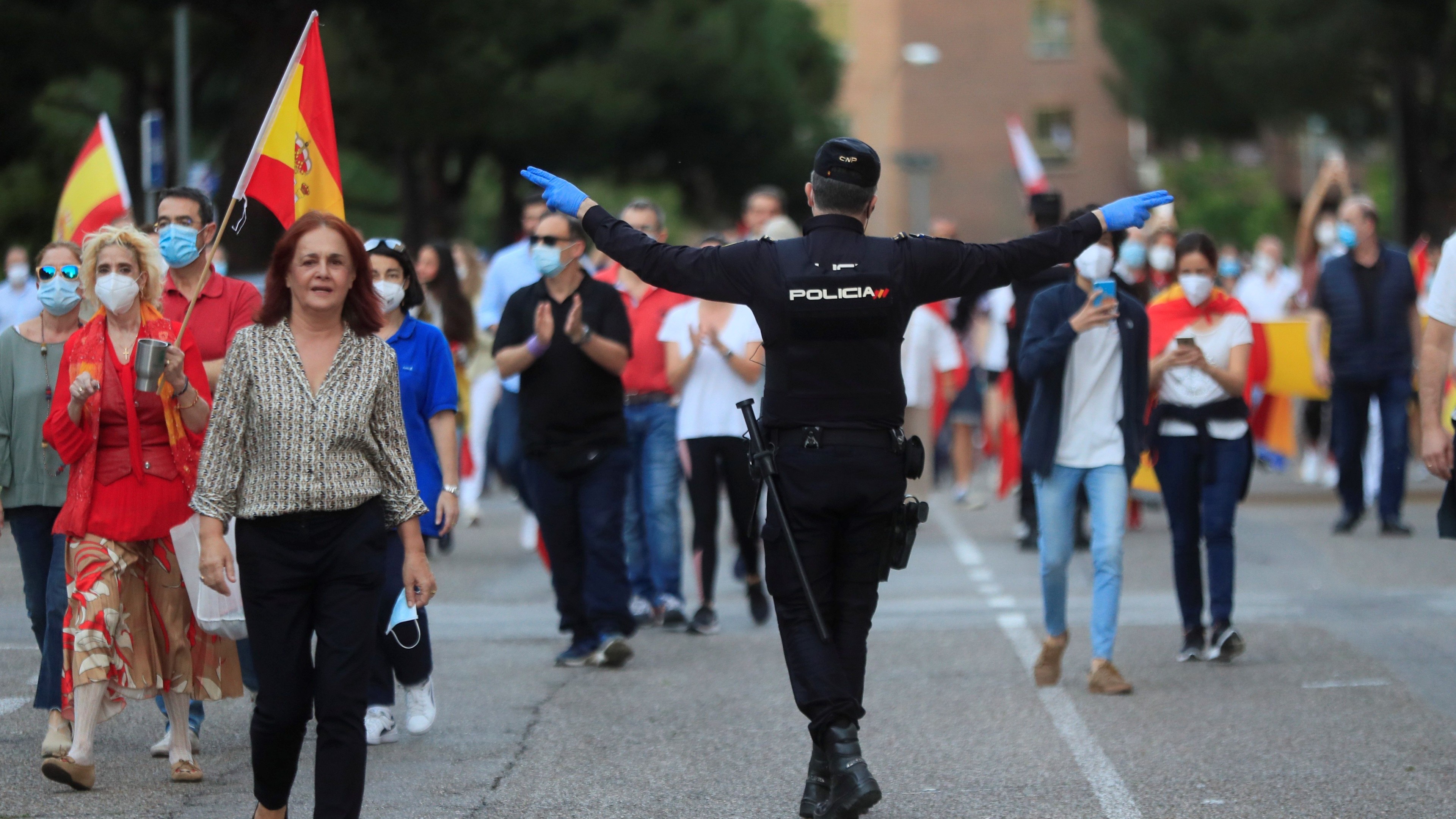El 48% de los españoles no apoya la gestión del gobierno, pero el 60% cree que las medidas estrictas deben seguir