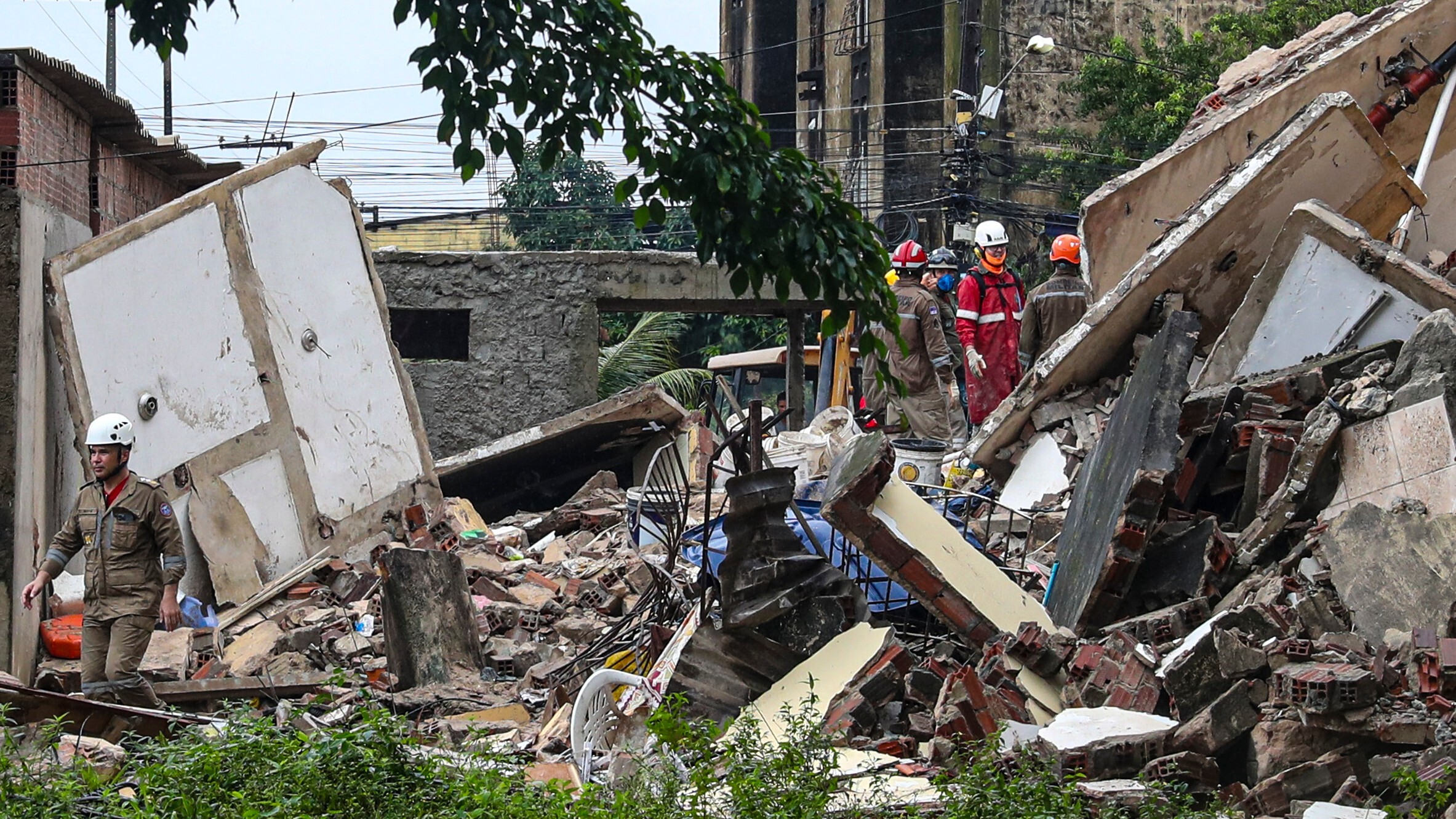 Al menos cinco muertos por el derrumbe de un edificio en Brasil