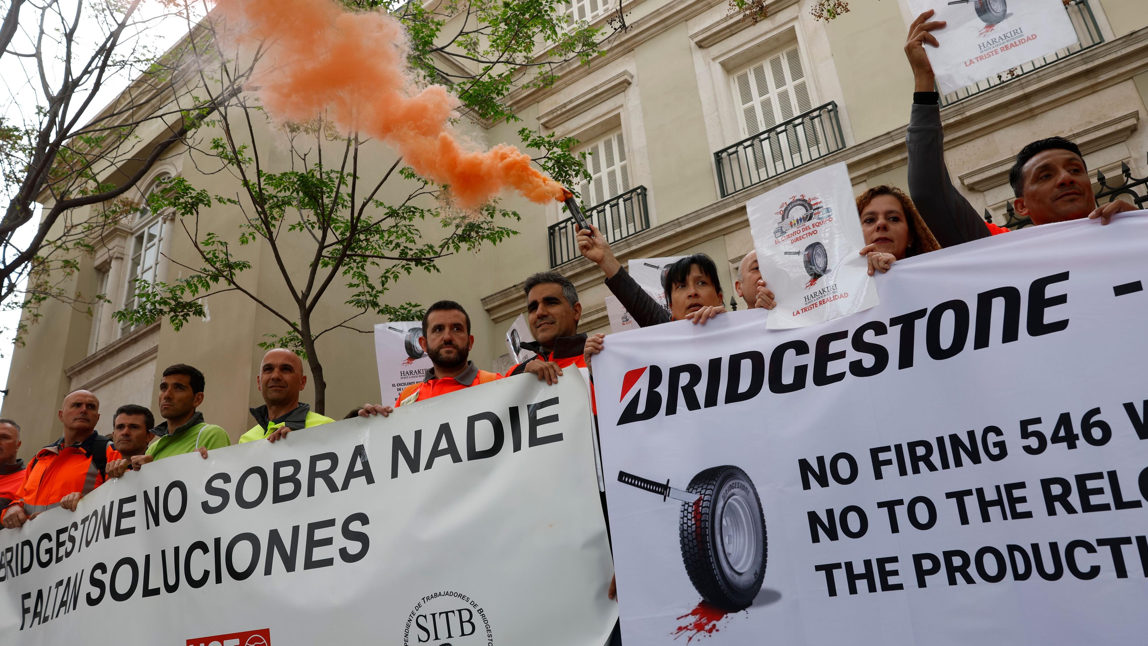 Bridgestone rebaja en 55 los despidos del ERE