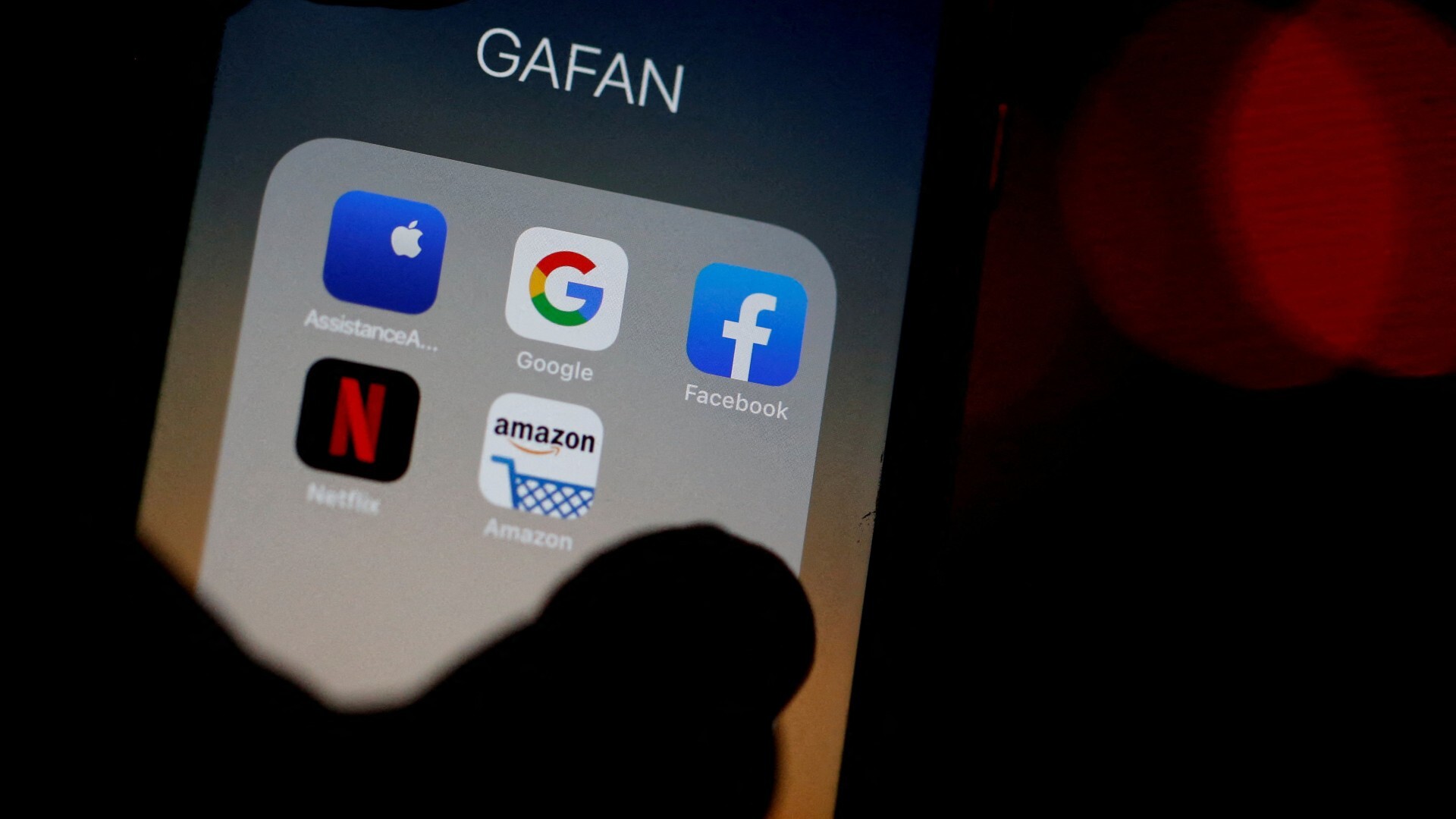 Bruselas estudia si Google o Netflix deberían pagar peaje a las 'teleco'