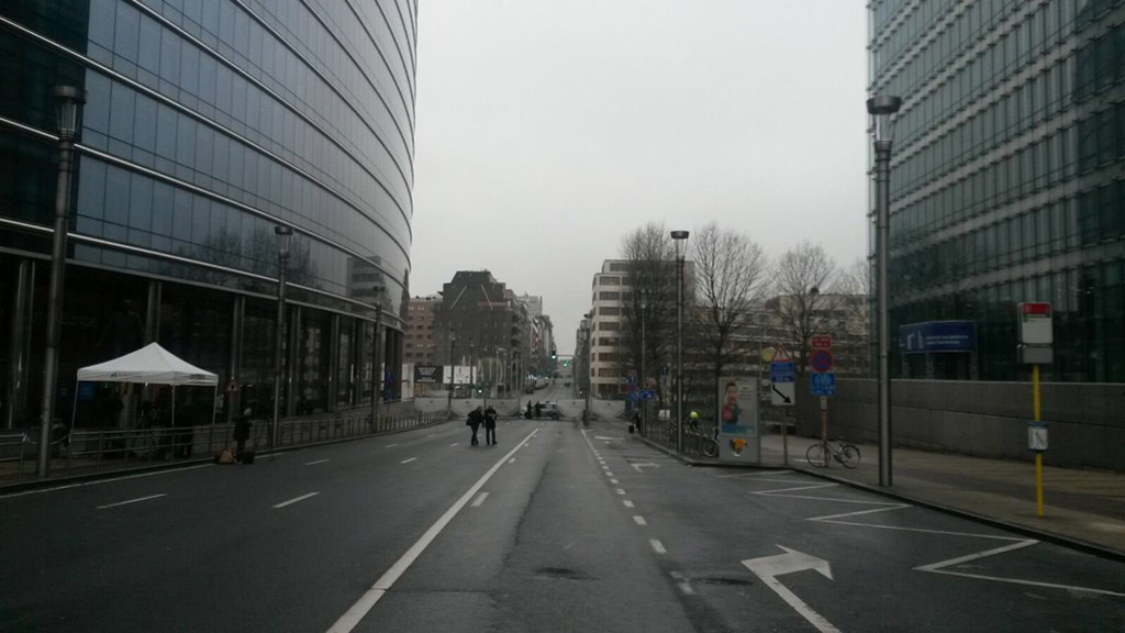 Las calles de las instituciones comunitarias, vacías Las calles de las principales instituciones comunitarias amanecían vacías.