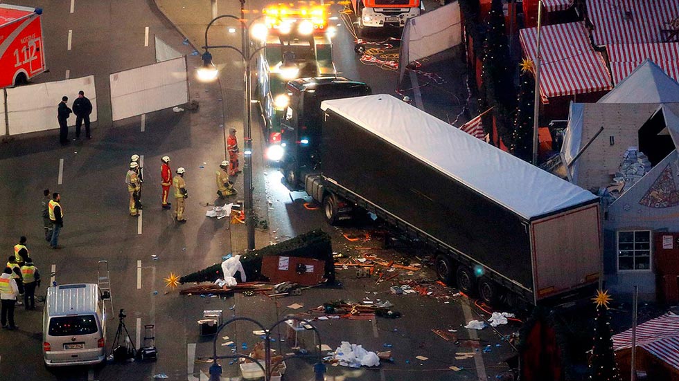 Doce muertos y 48 heridos al ser arrollados por un camión l RTVE