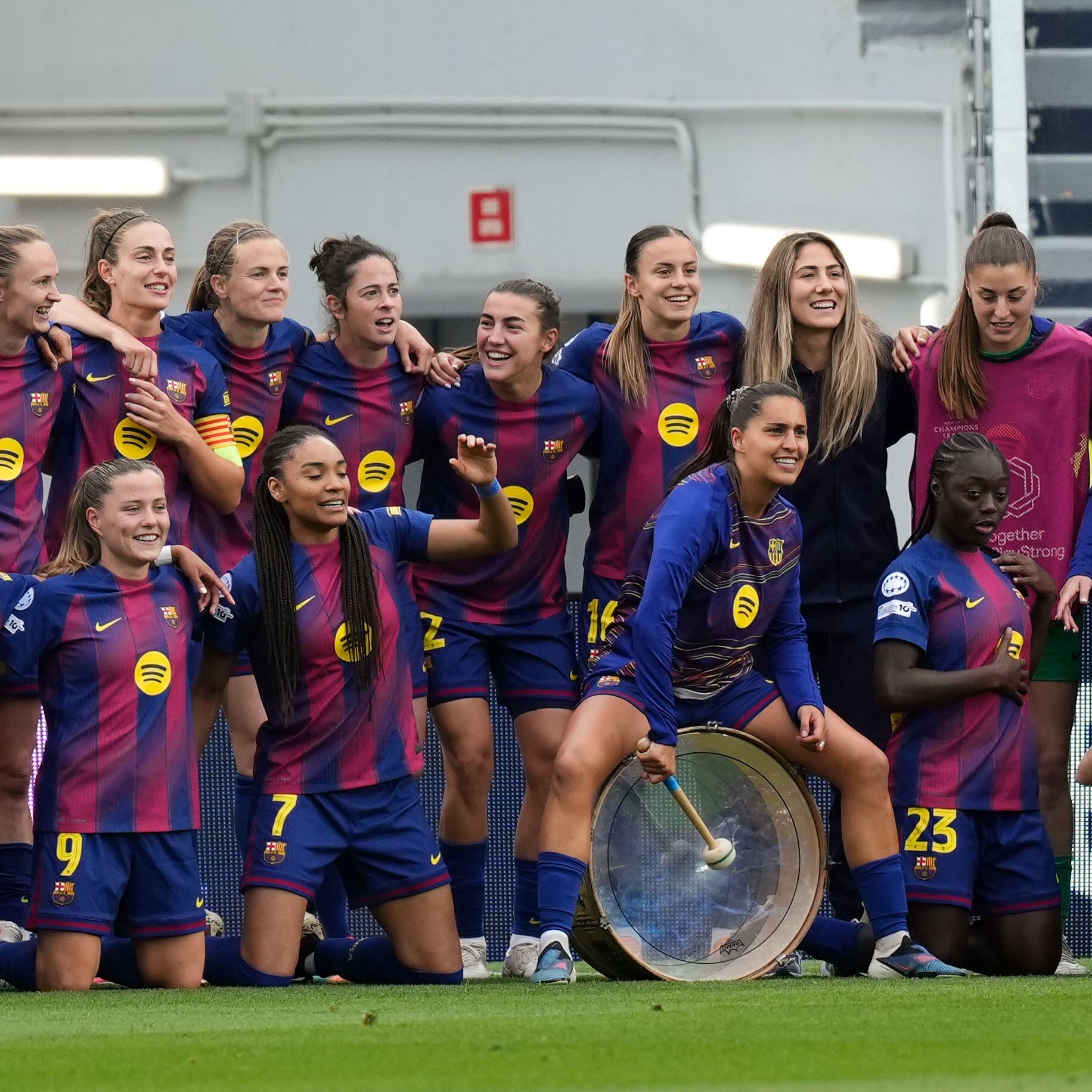 La hinchada - Se buscan campeonas de la Champions y campeones de la Euroliga - 22/05/26 episode artwork