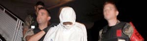 Llegan a españa los dos piratas detenidos por el secuestro del 'alakrana'