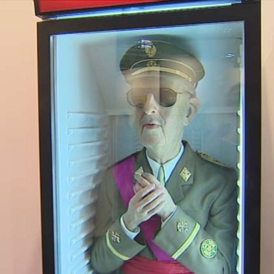 De cara a la galeria: "L'Art contra Franco"