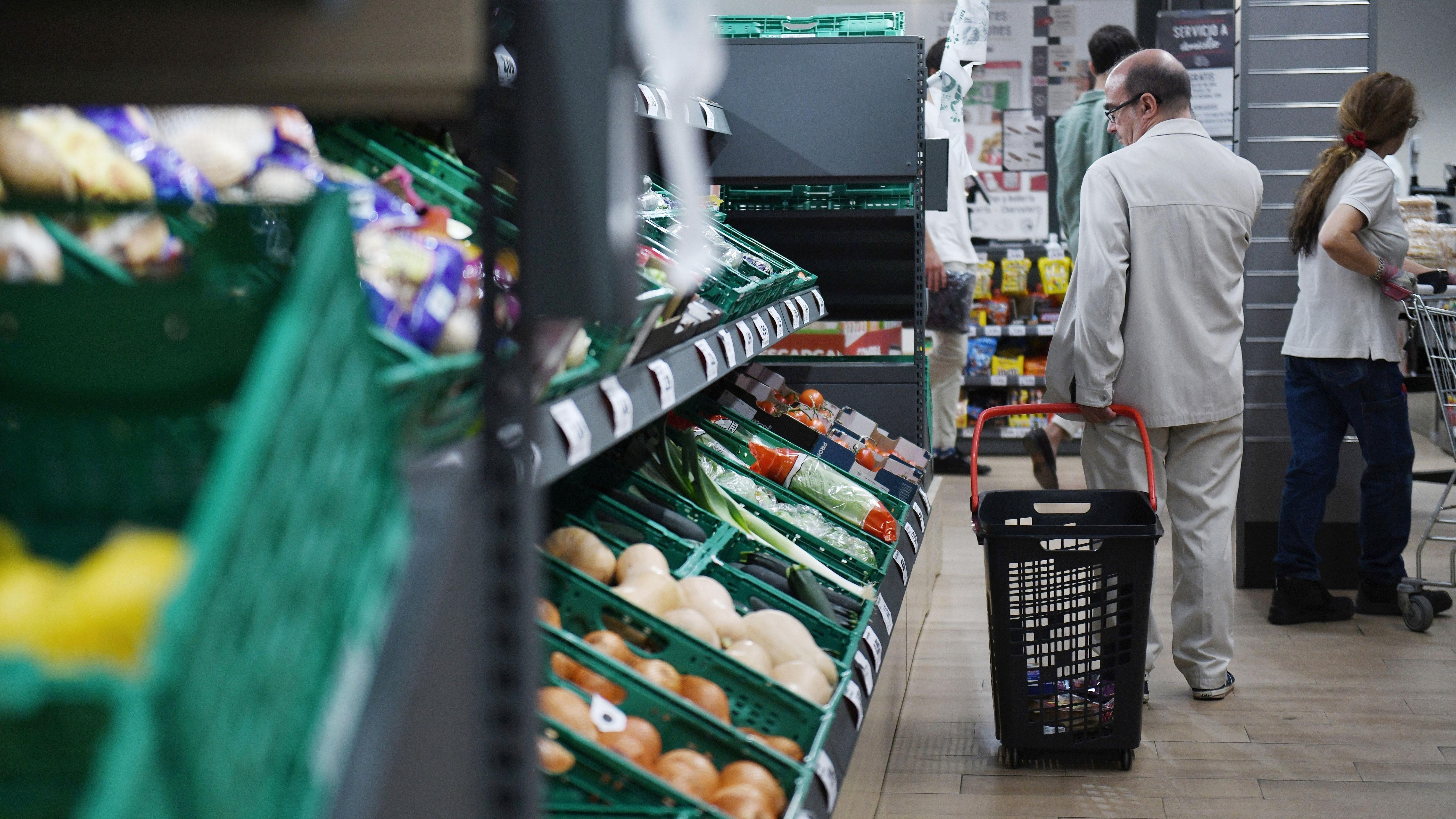 Casi el 70% de hogares ha reducido su gasto para combatir la inflación
