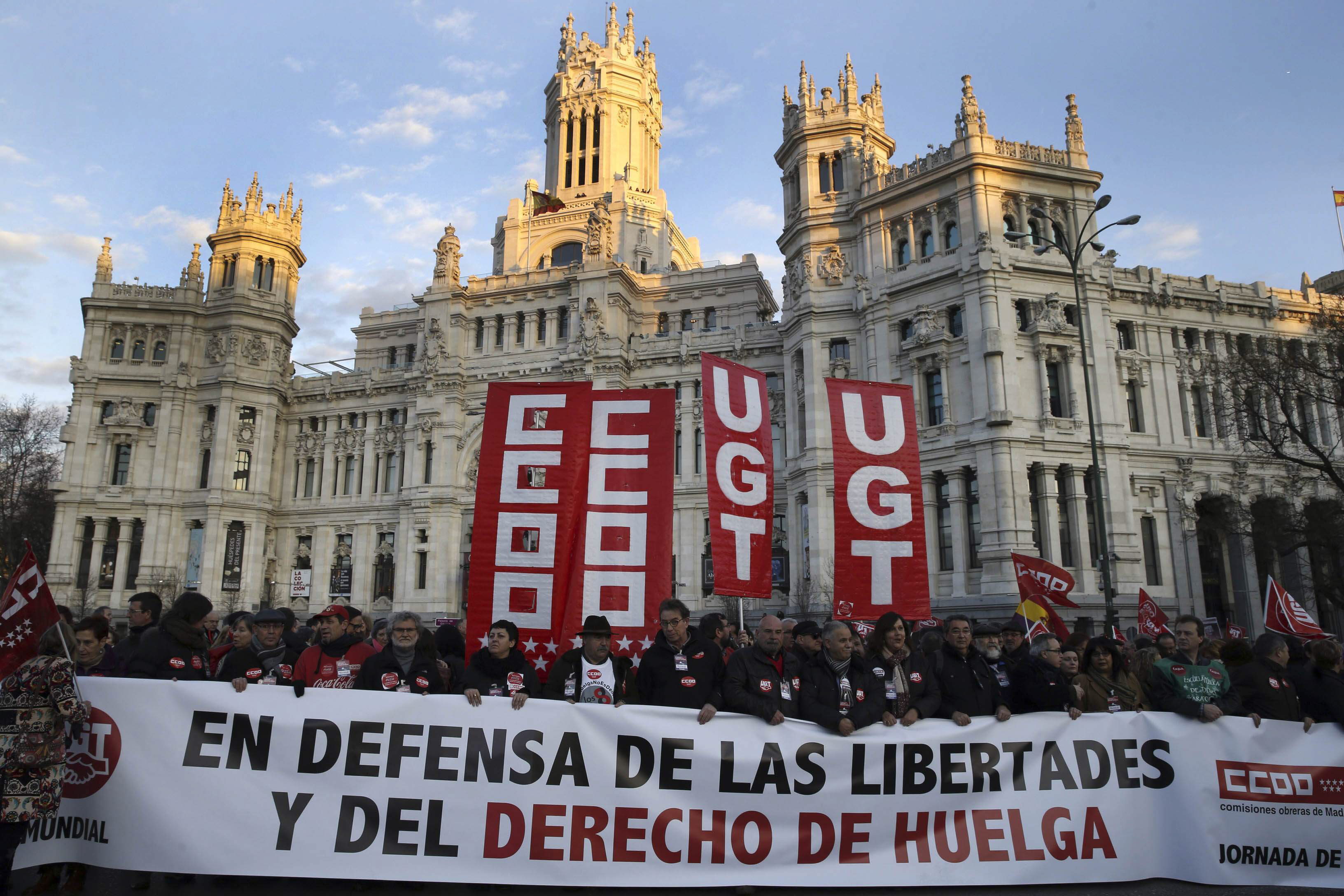 CC.OO. y UGT se manifiestan en toda España contra la represión penal ...