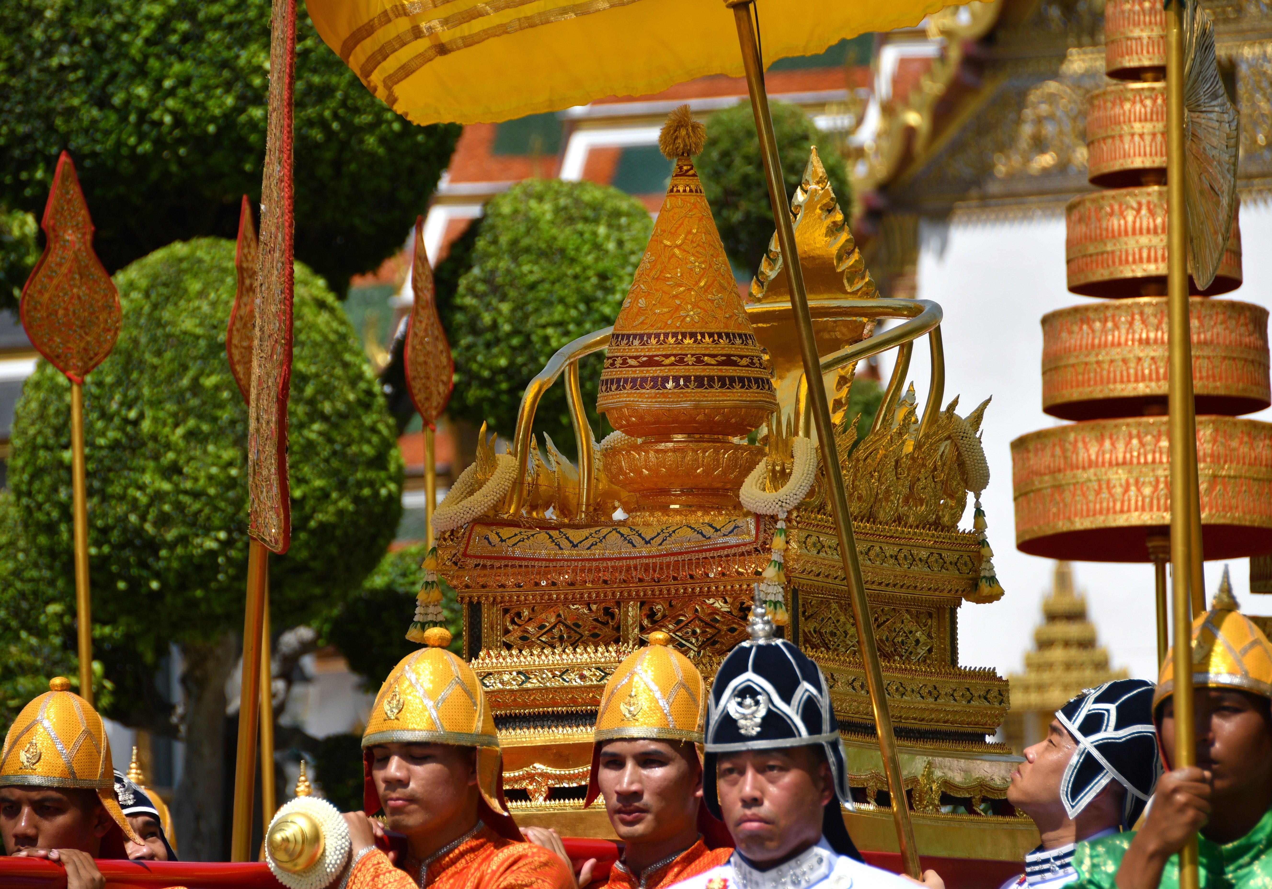 Ceremonia de coronación del rey Vajiralongkorn de Tailandia Tailandia celebra este fin de semana las ceremonias de coronación del rey Vajiralongkorn en un clima de incertidumbre política tras las elecciones del pasado 24 de marzo, cuyos resultados completos aún no han sido hechos públicos oficialmente.