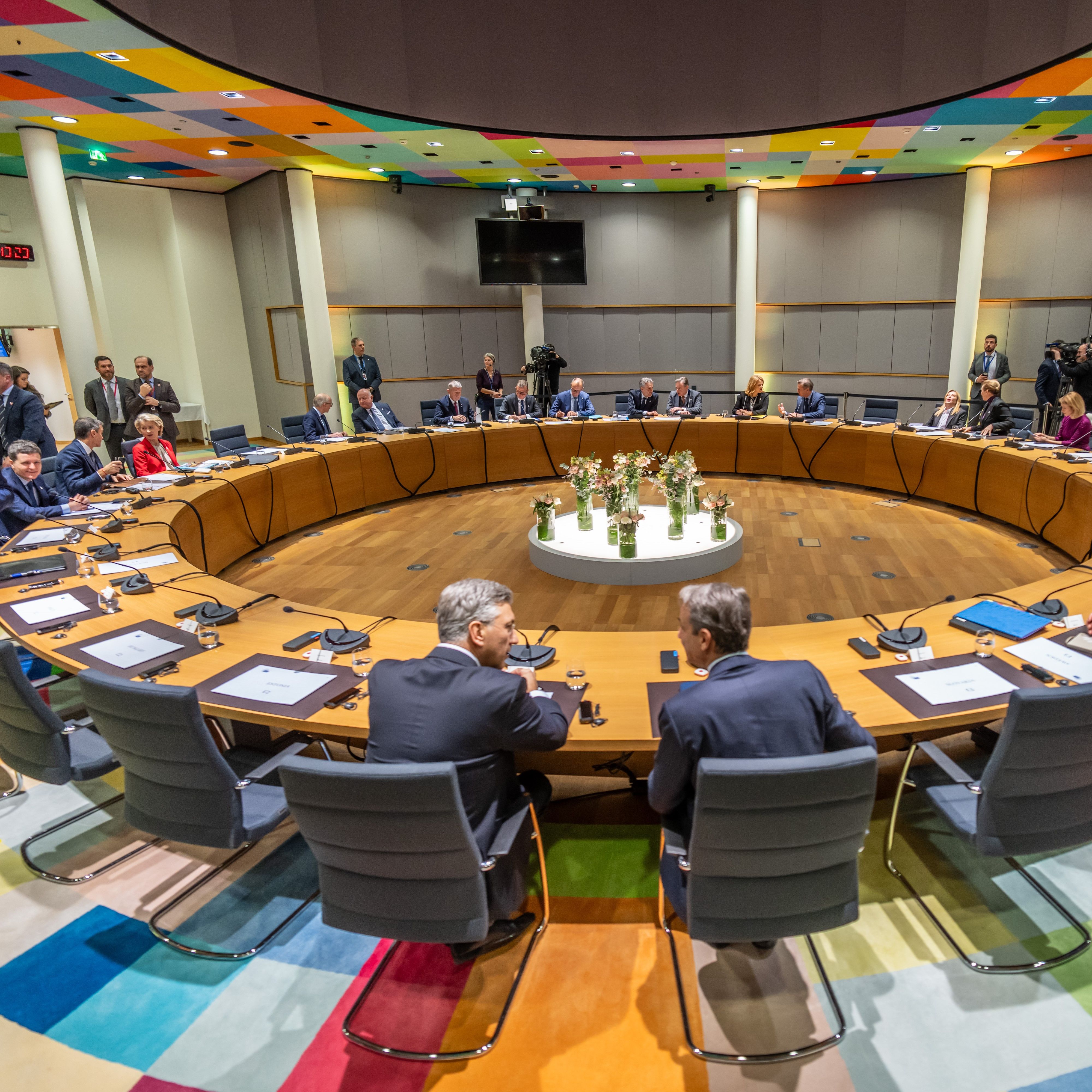 Cinco Continentes - Cumbre europea para redefinir la relación con Trump