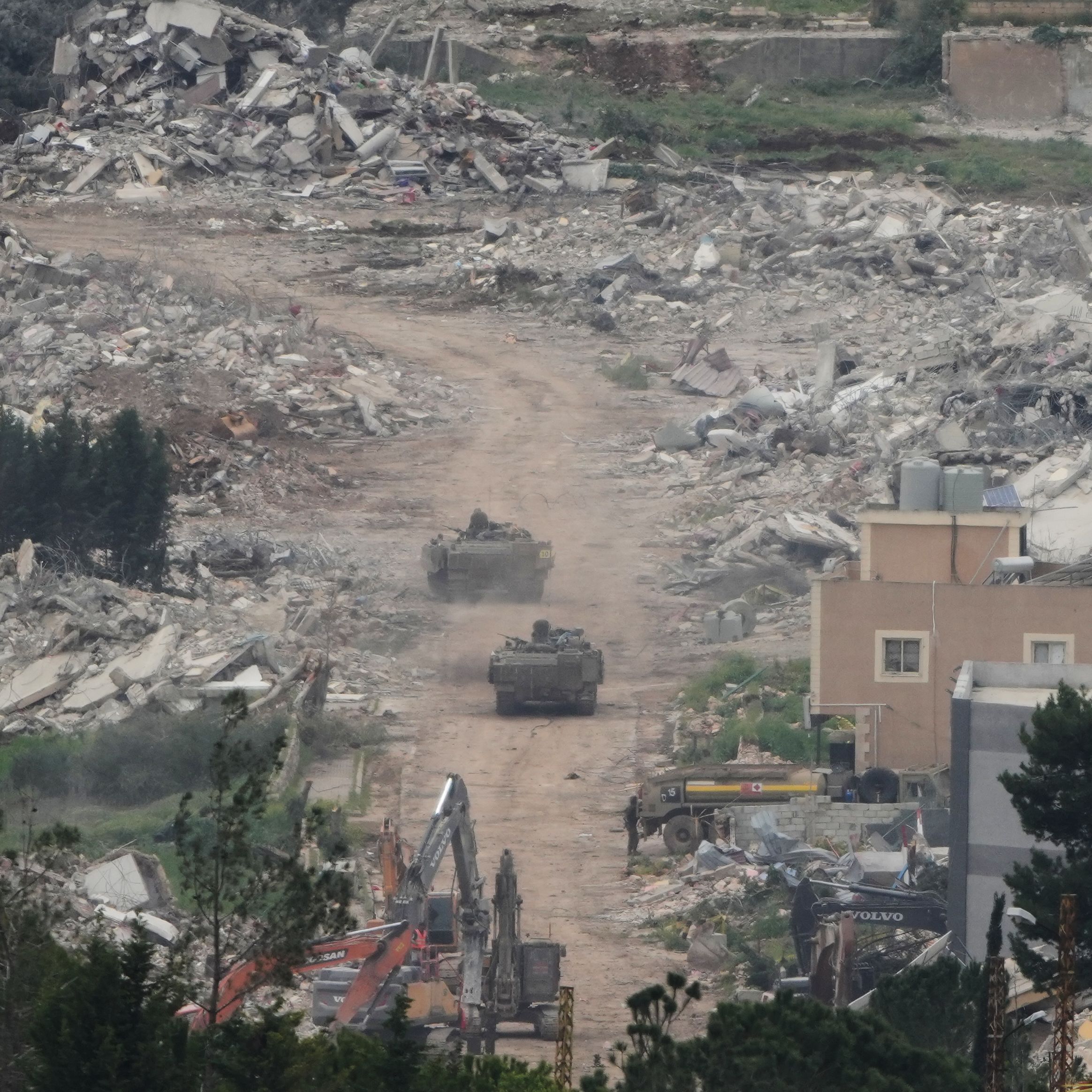 Cinco Continentes - Israel sigue bombardeando Líbano a pesar de las negociaciones