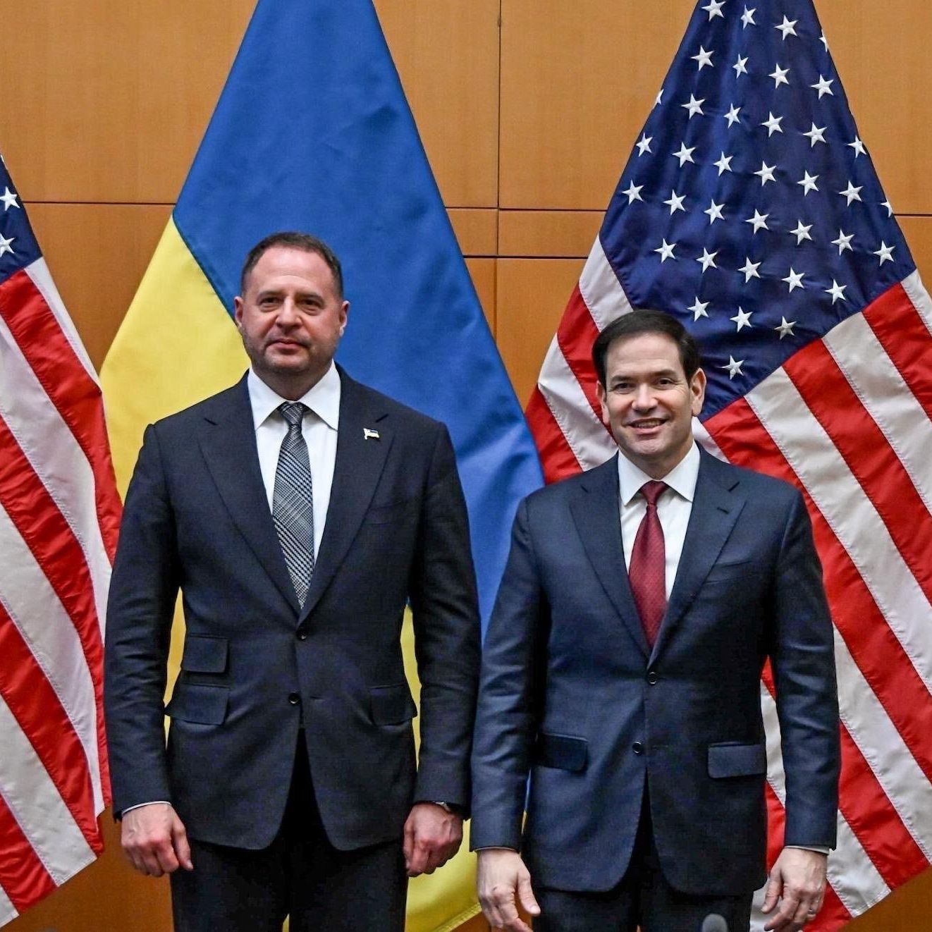 Cinco Continentes - Ucrania negocia, Estados Unidos presiona