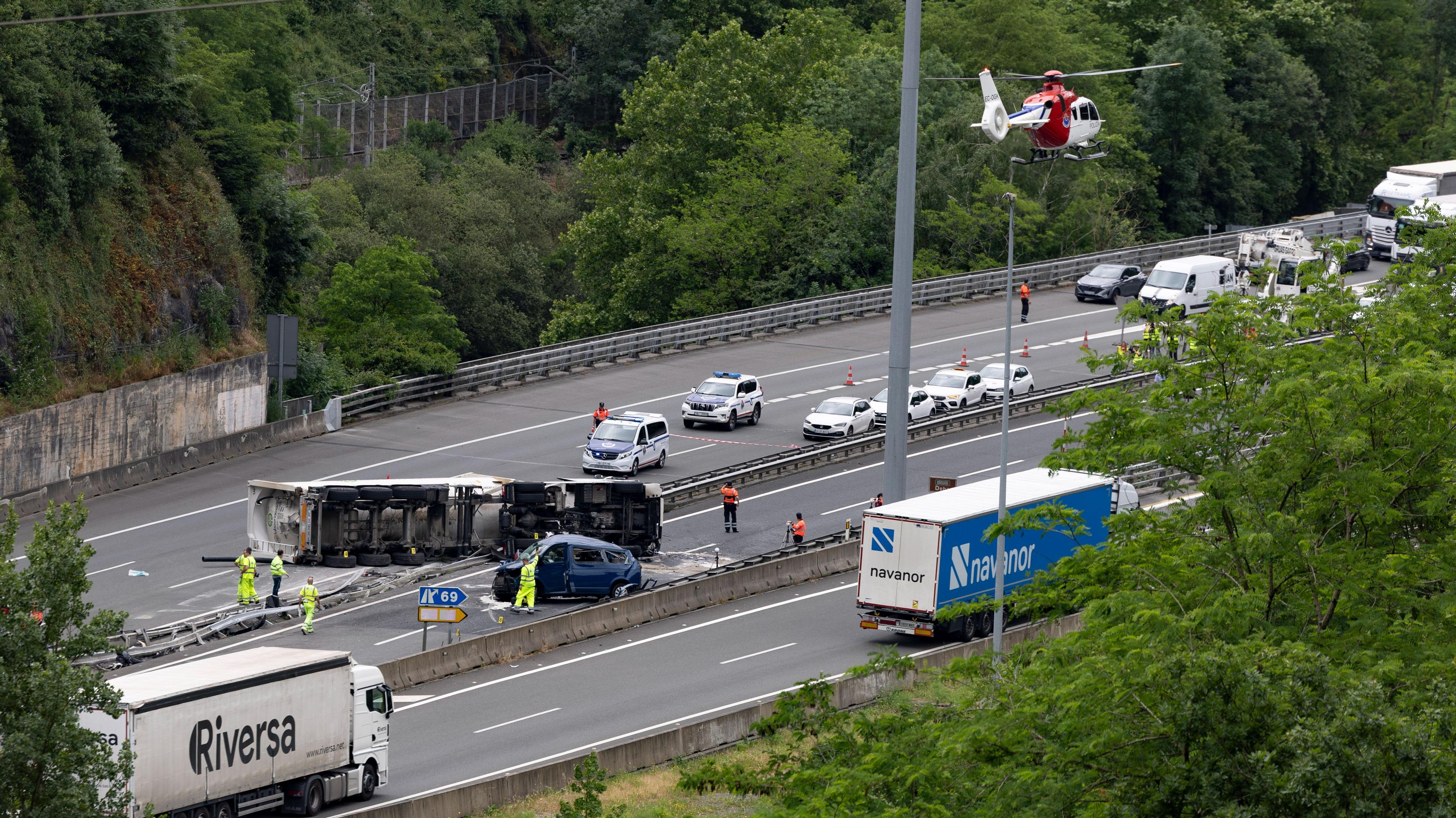 Cinco policías forales mueren en un accidente en la AP-8