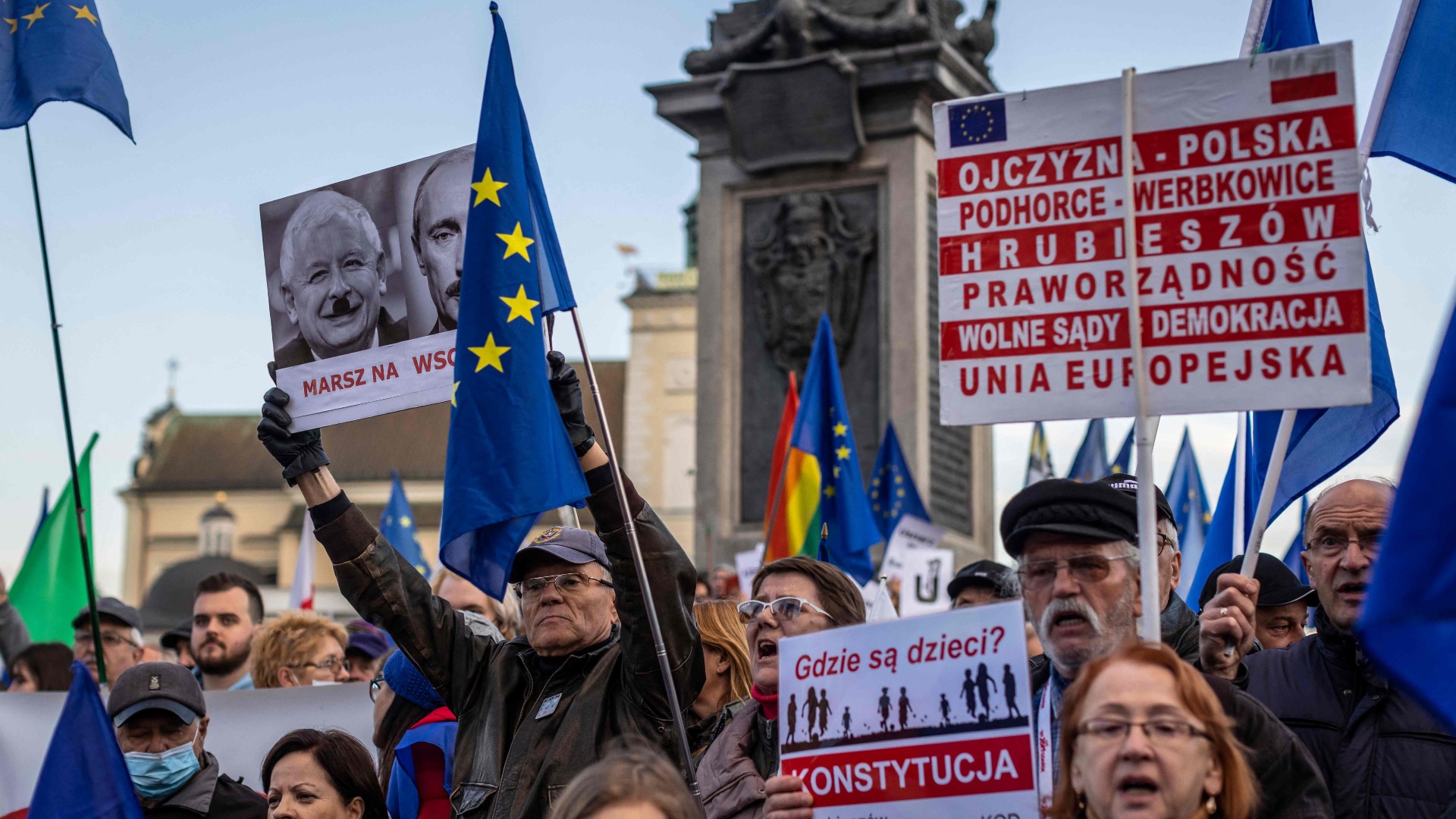 Miles de ciudadanos se manifiestan en Polonia en defensa de la UE