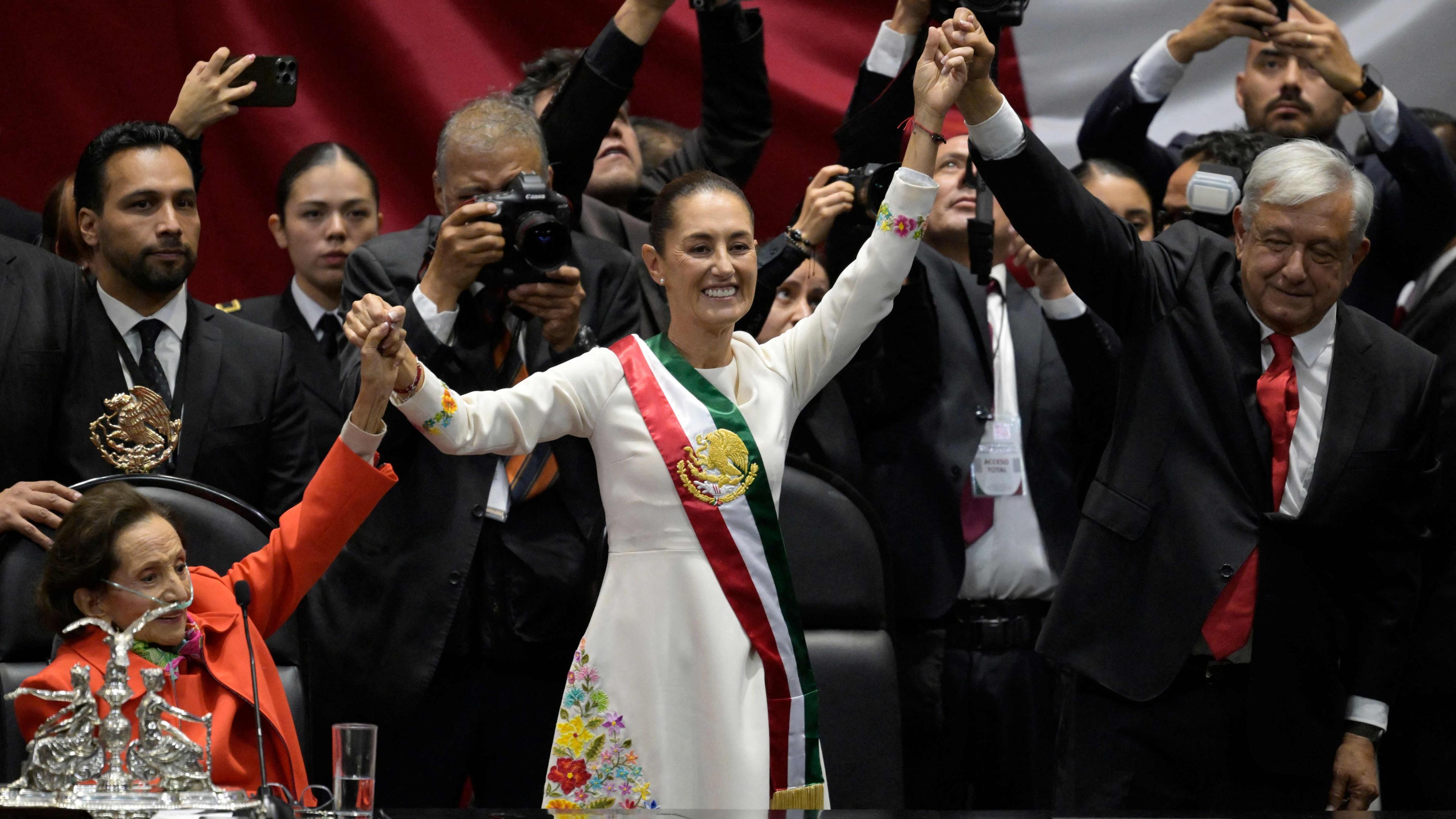 Claudia Sheinbaum toma posesión como primera presidenta de México