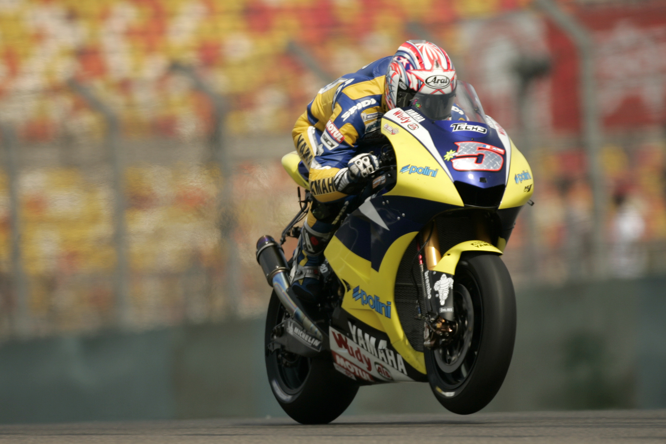 Colin Edwards se posiciona en la &ldquo;pole&rdquo;, seguido de Rossi y Stoner