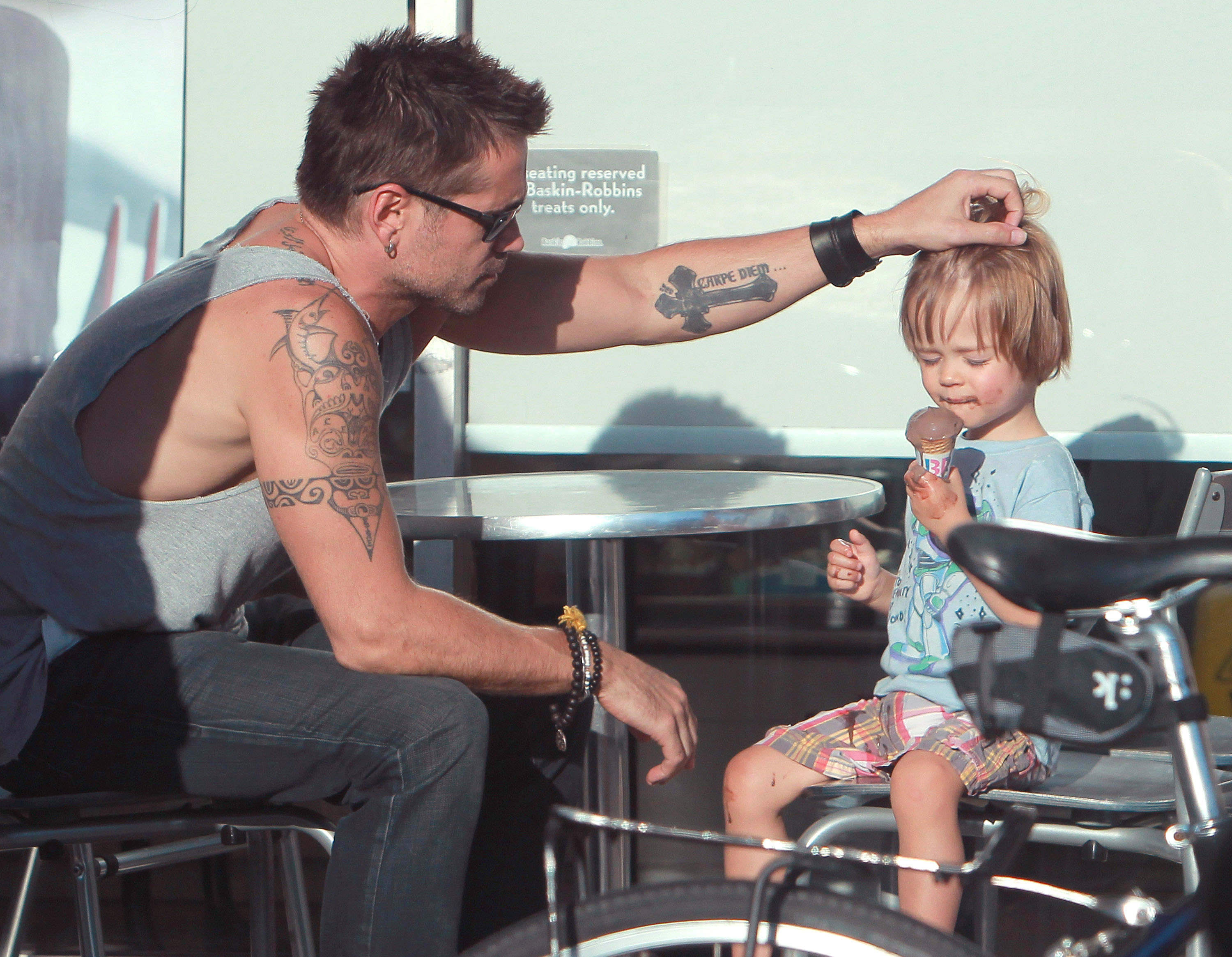 Colin Farrell y su hijo pequeño, Henry, en Los Ángeles