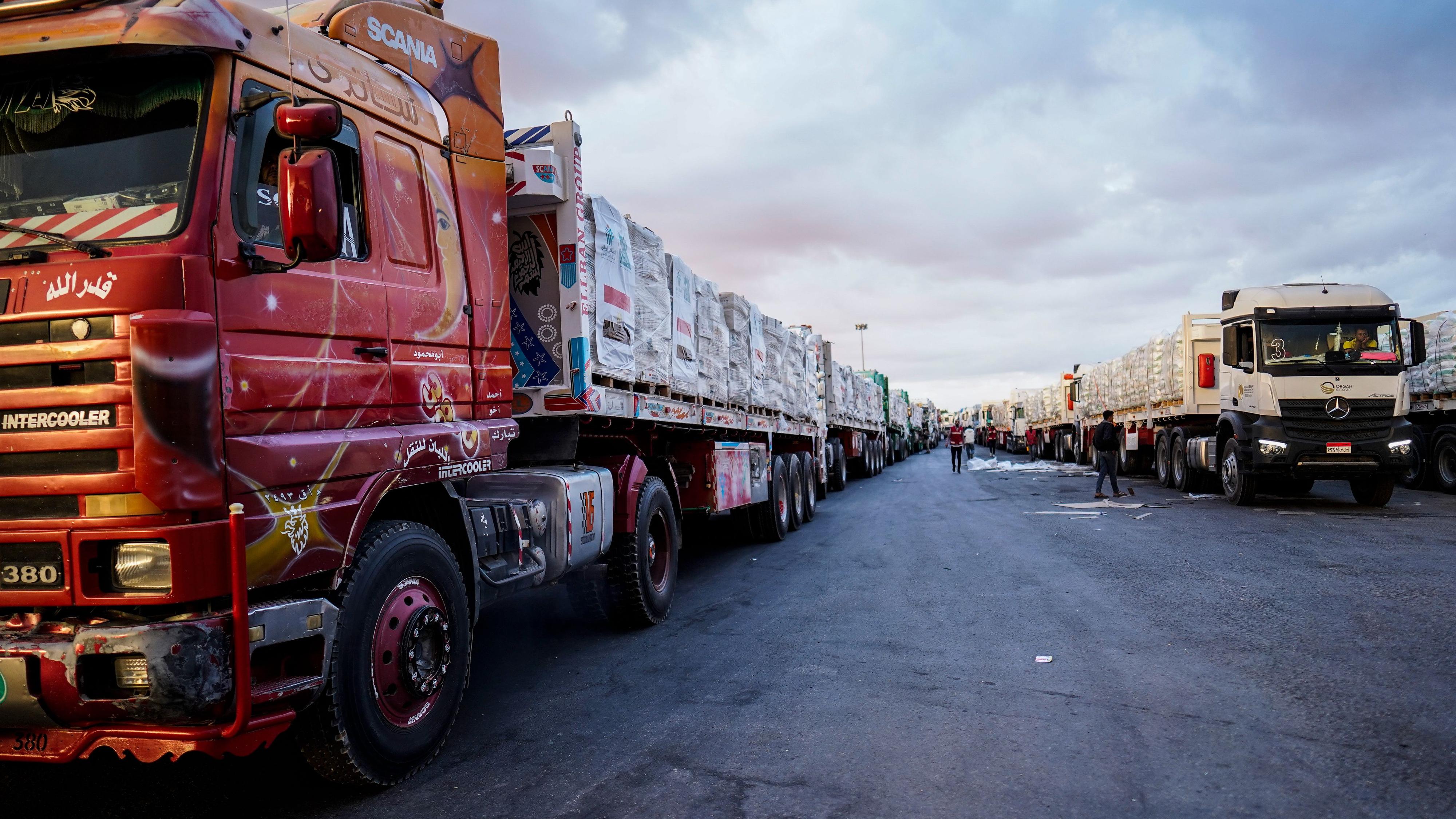 Comienzan a entrar a Gaza los camiones con ayuda humanitaria desde Egipto