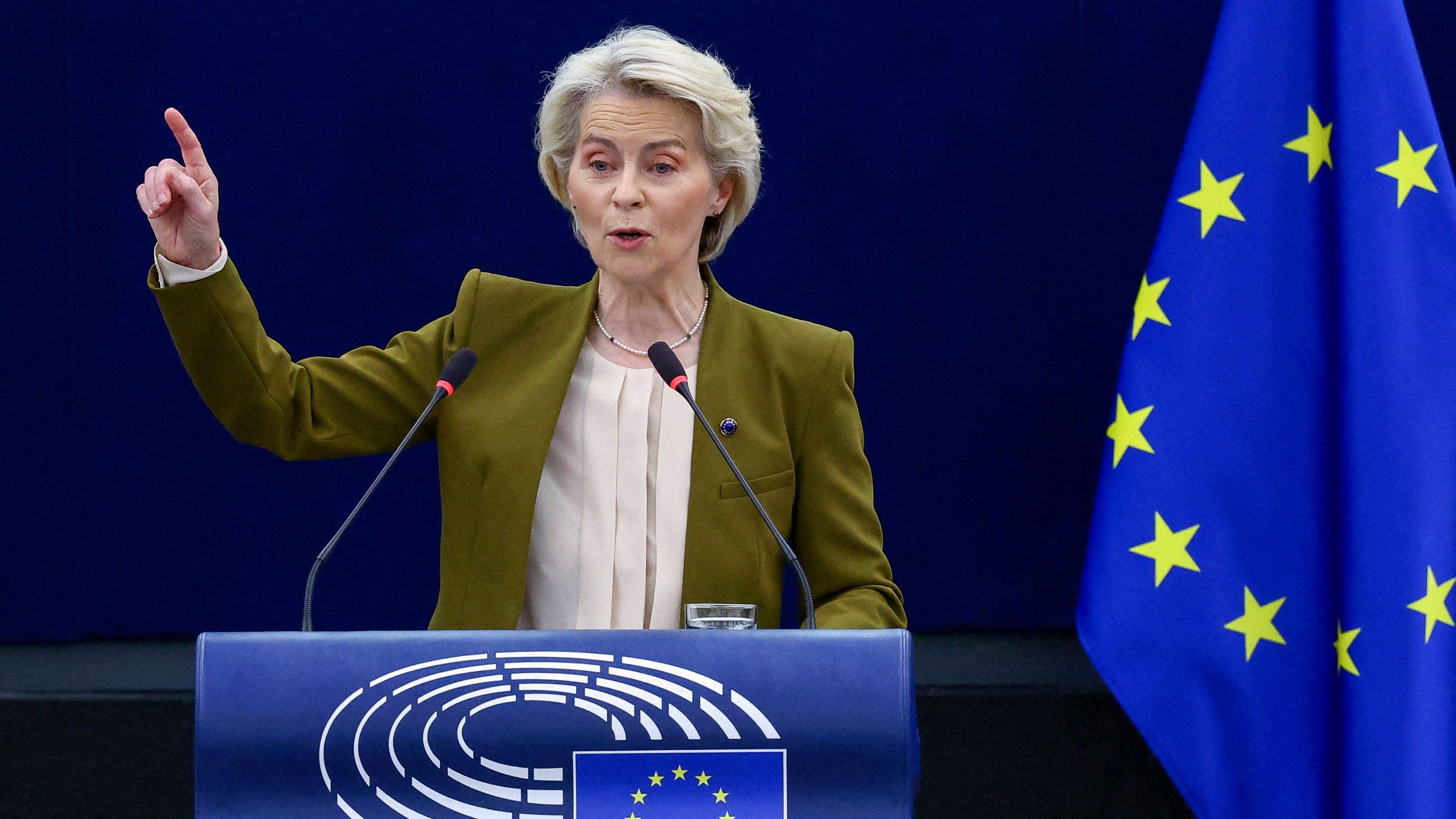La Comisión Europea propone prohibir importar gas licuado ruso