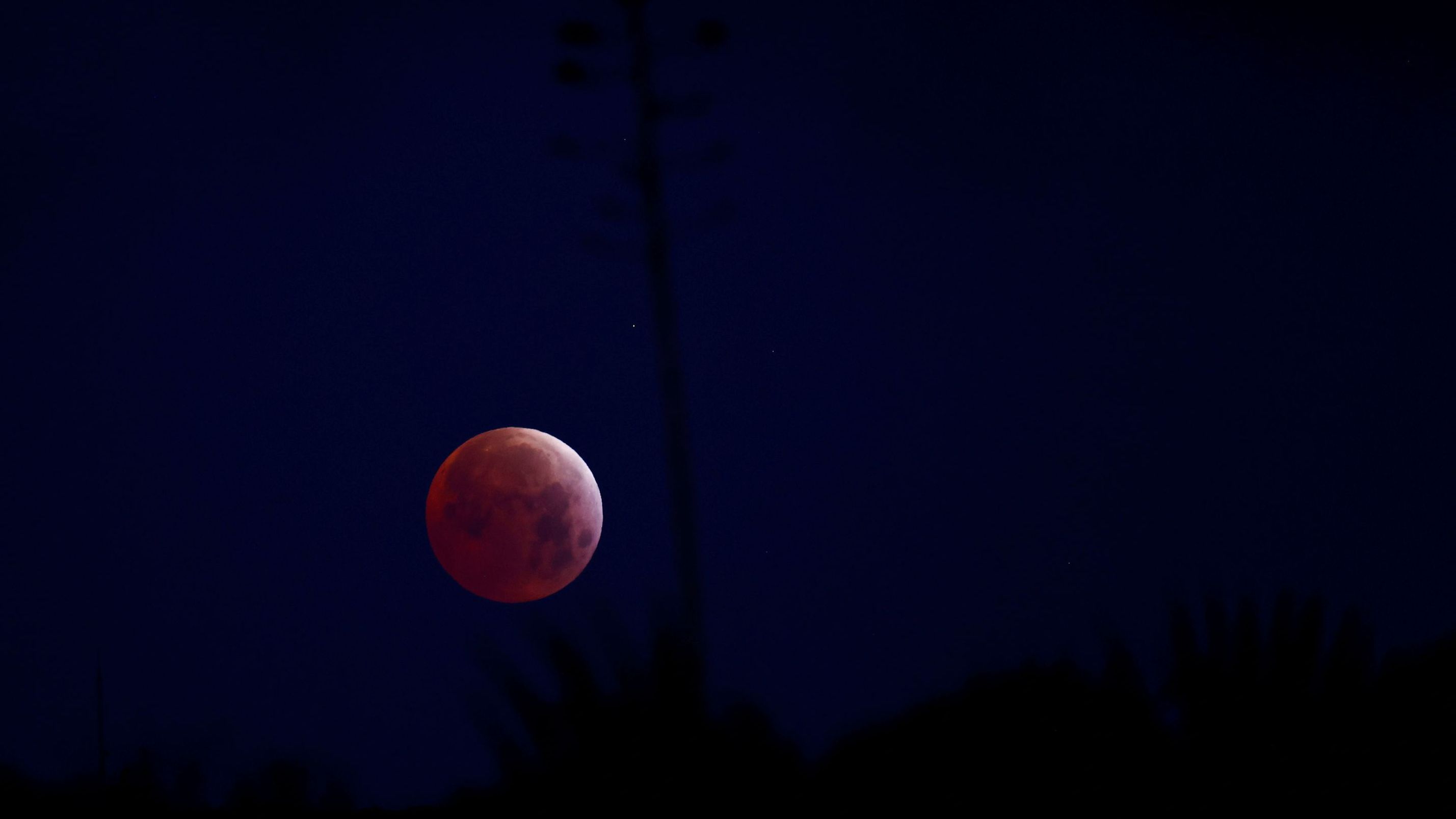 Cuándo, cómo y desde dónde se puede ver la Luna de Sangre, el eclipse lunar de septiembre