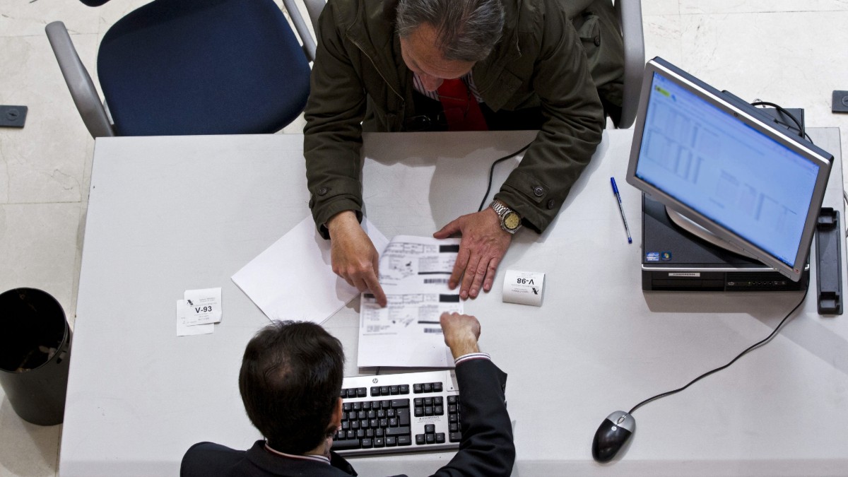 Los contribuyentes ya pueden pedir cita previa para hacer la declaración de la renta de forma presencial desde el lunes