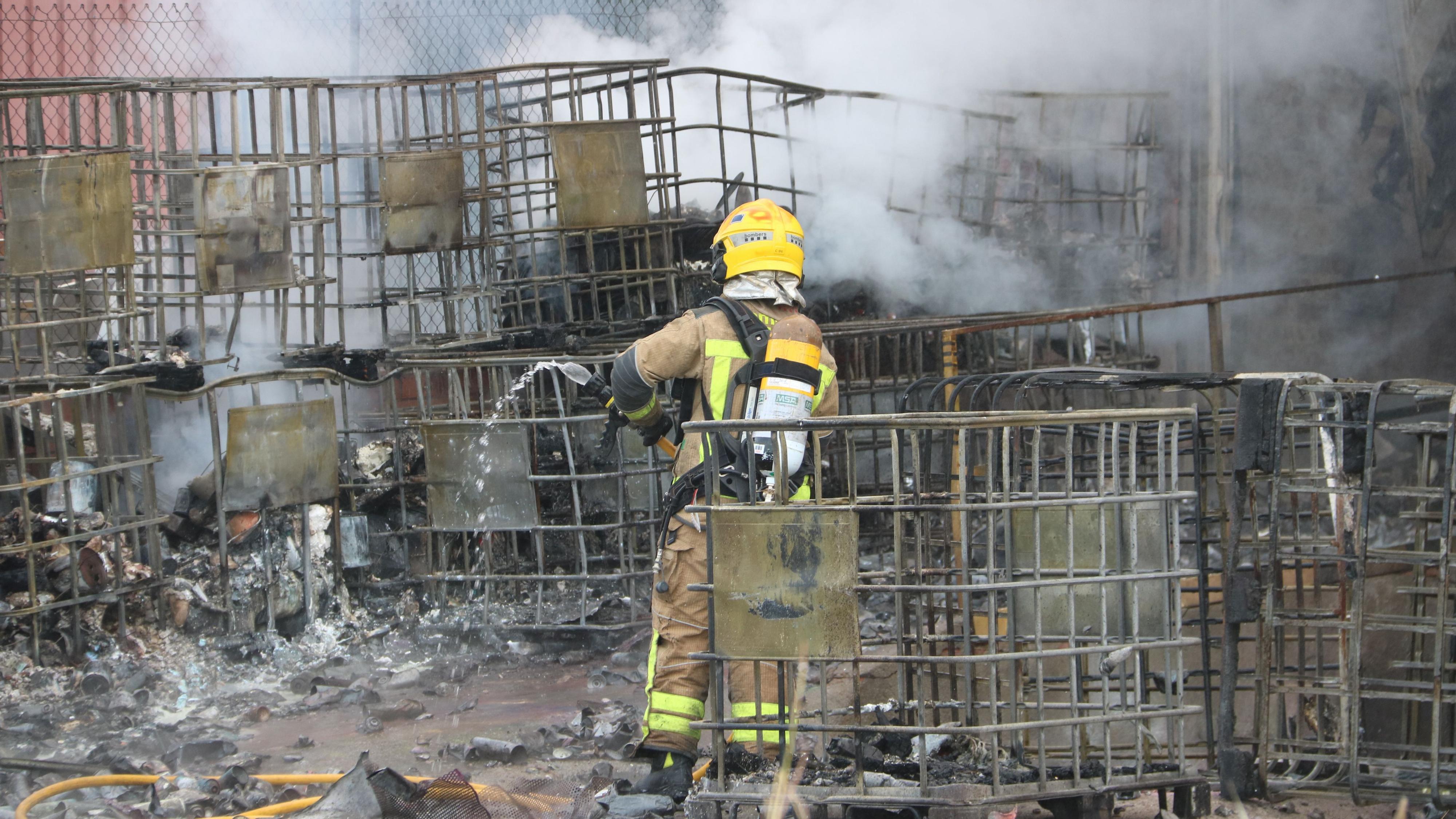 Controlat l’incendi en un polígon de Caldes de Montbui: tres ferits greus Controlat l’incendi en un polígon de Caldes de Montbui: tres ferits greus