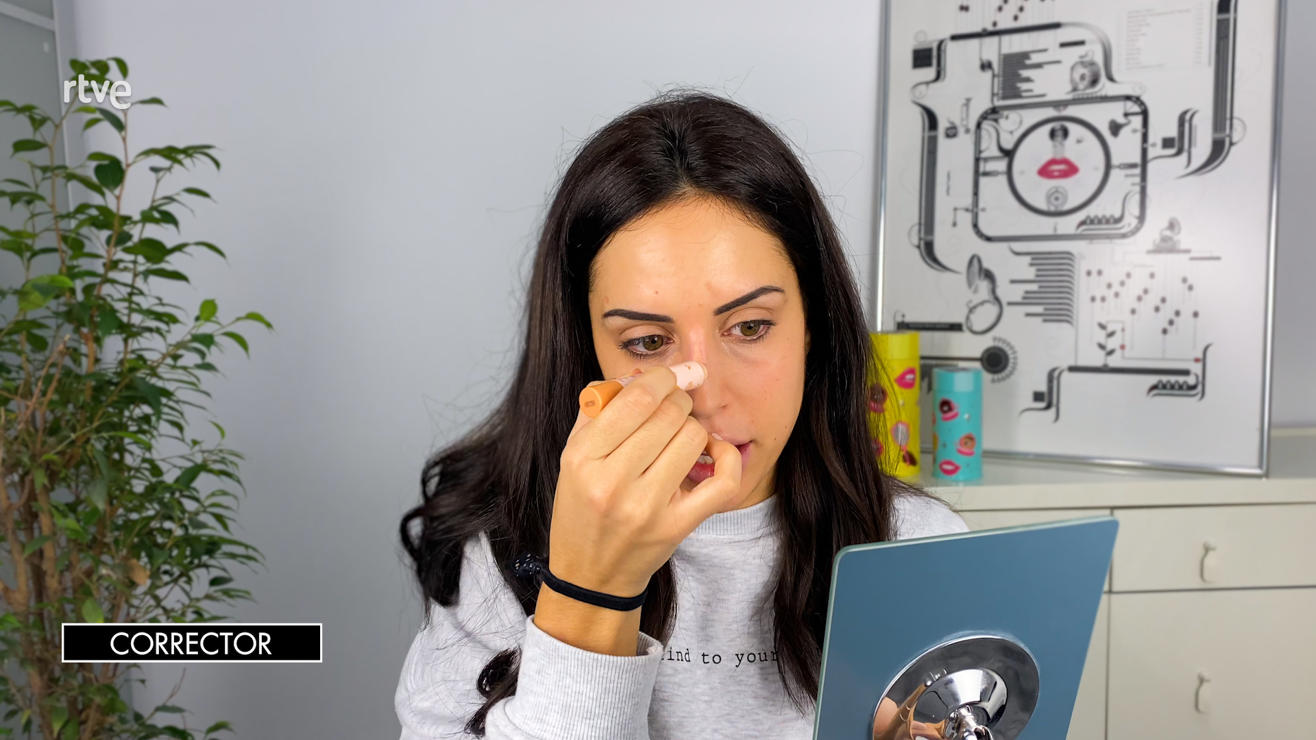 El corrector, muy importante en este maquillaje
