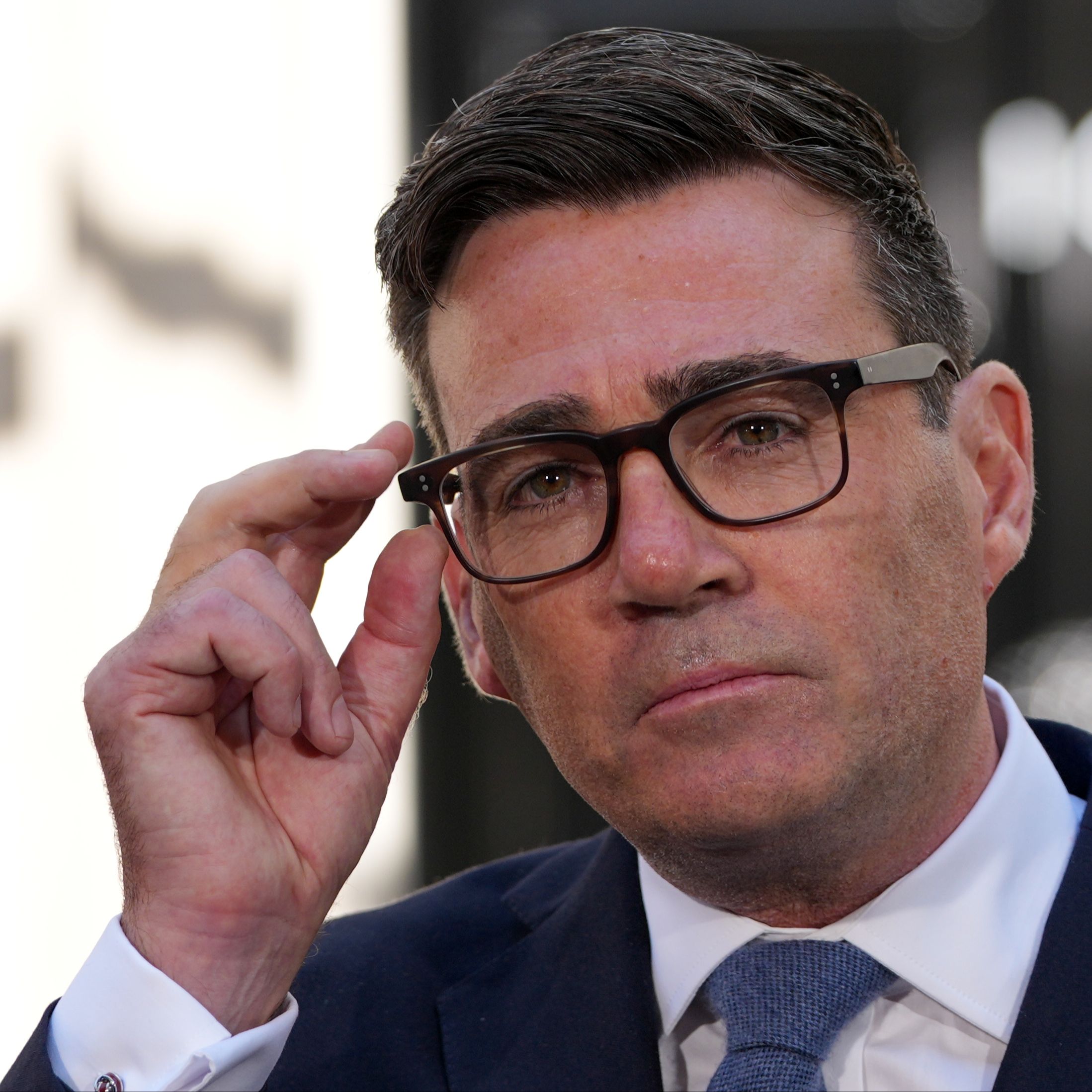 Crónica internacional - El nuevo primer ministro británico, Andy Burnham, dará a conocer hoy los restantes nombres que integrarán su gobierno episode artwork