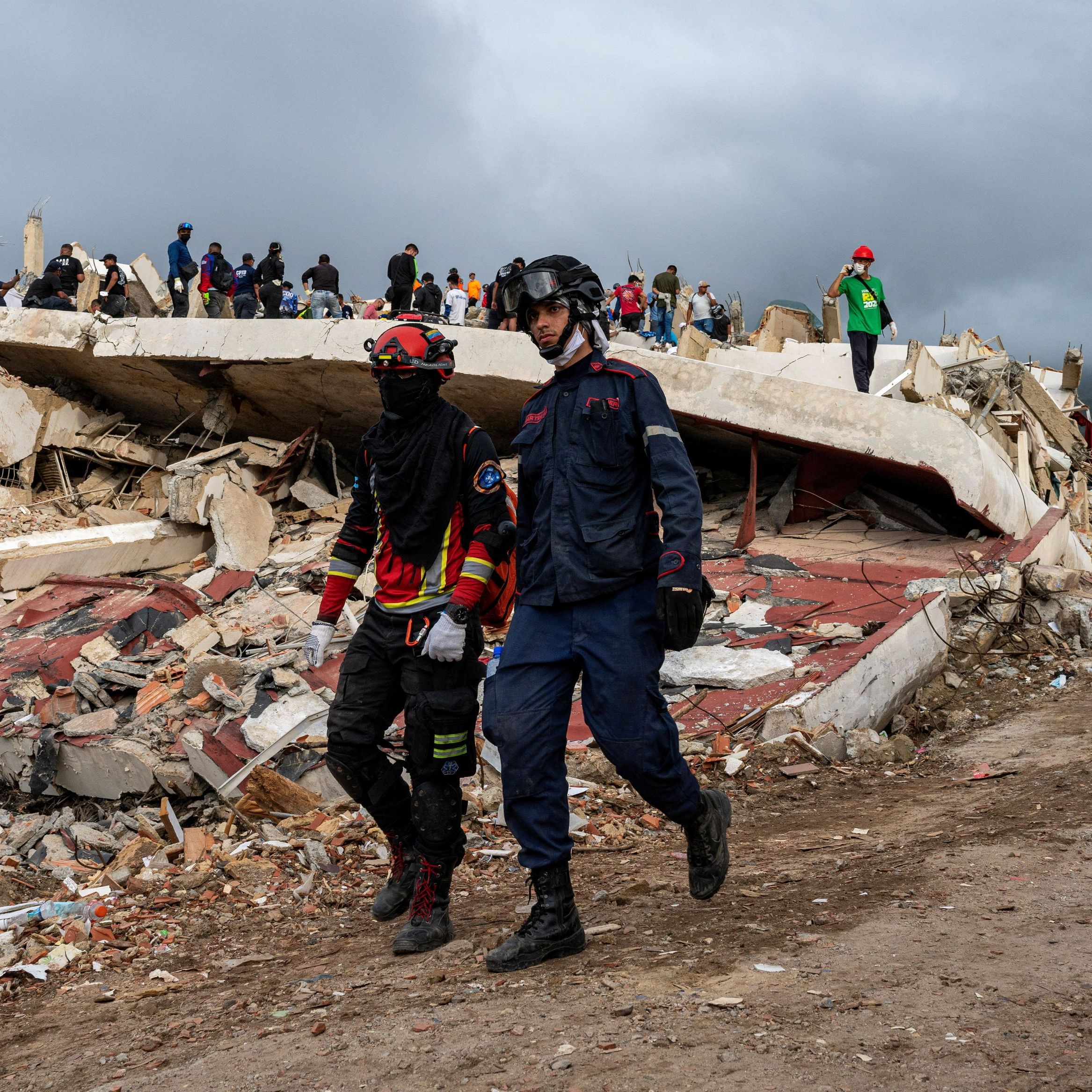 Crónica internacional - En Venezuela, los equipos de rescate mantienen la búsqueda de supervivientes bajo los escombros, pese al tiempo transcurrido episode artwork