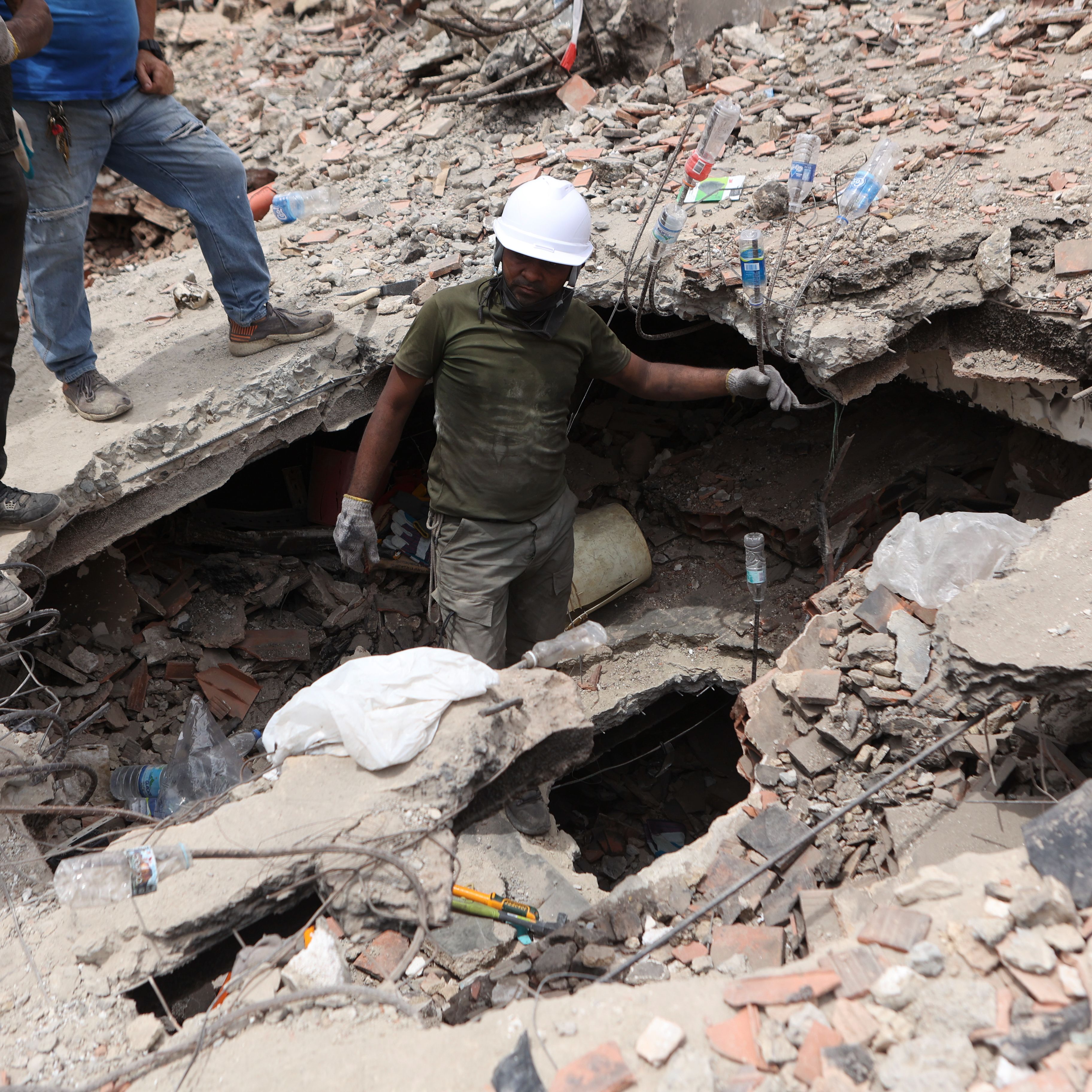 Crónica internacional - En Venezuela, el número fallecidos por el doble terremoto del pasado miércoles se sitúa en 1.450, según cifras oficiales episode artwork