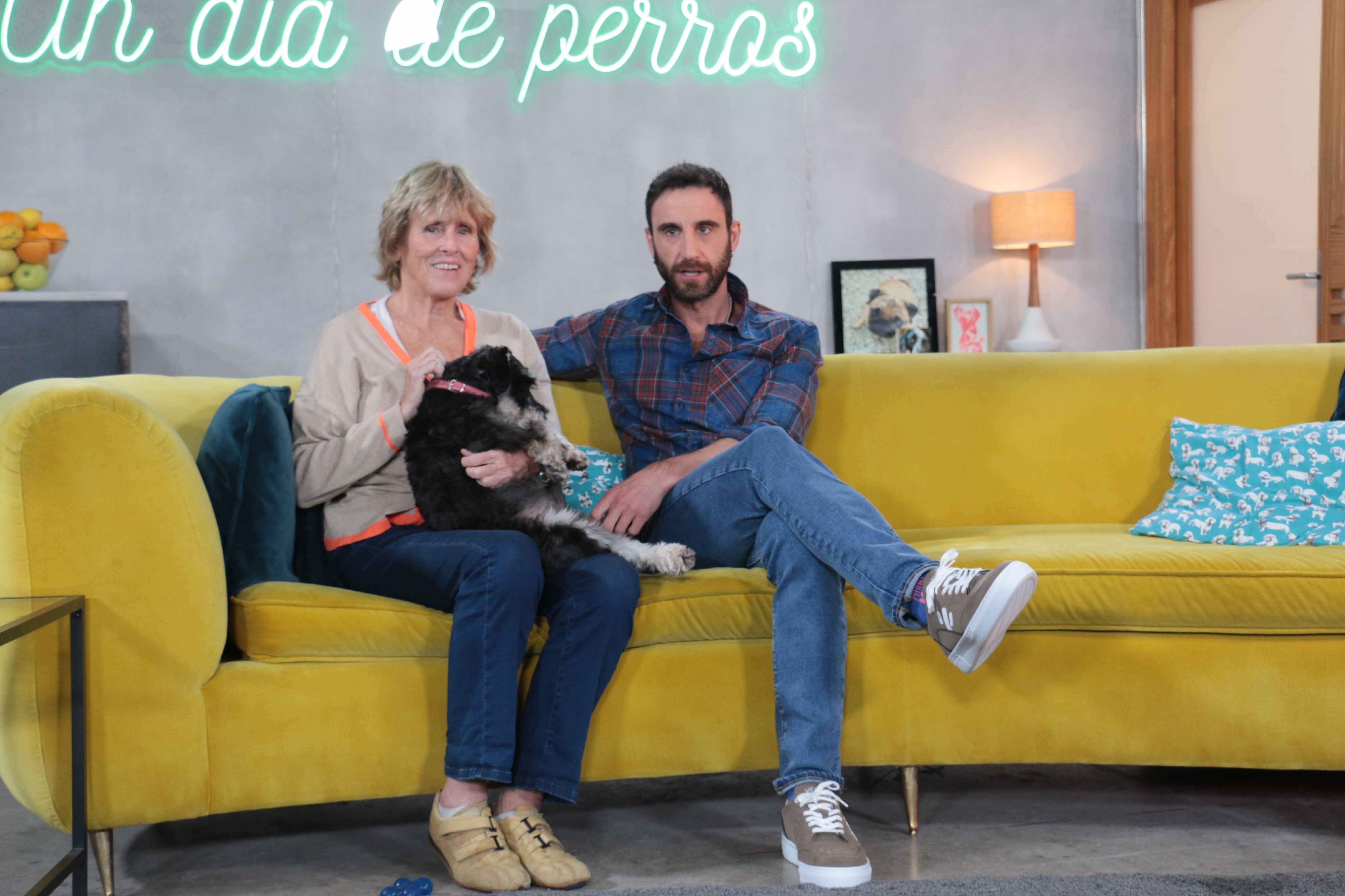 Dani Rovira con Mercedes Milá y su mascota Scott