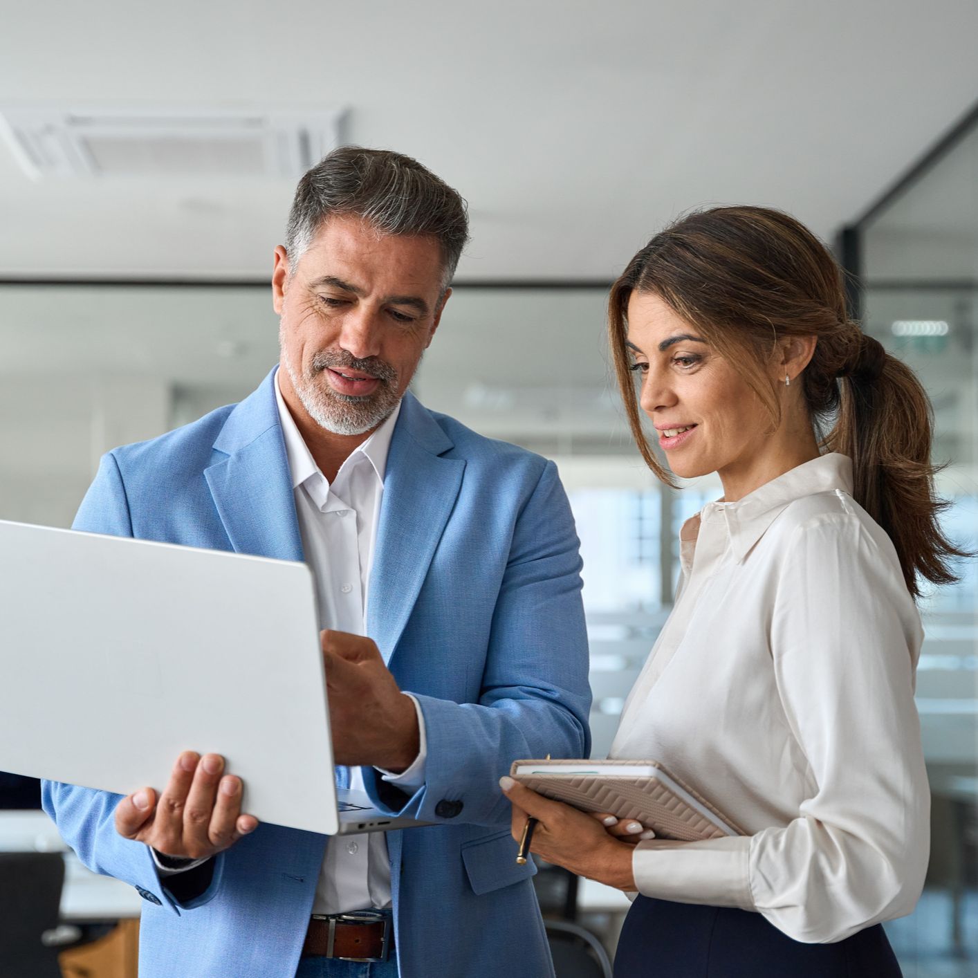 Cuaderno mayor - Nuevo Plan de Empleo Senior para mayores de 45 años de Madrid. - 14/03/26