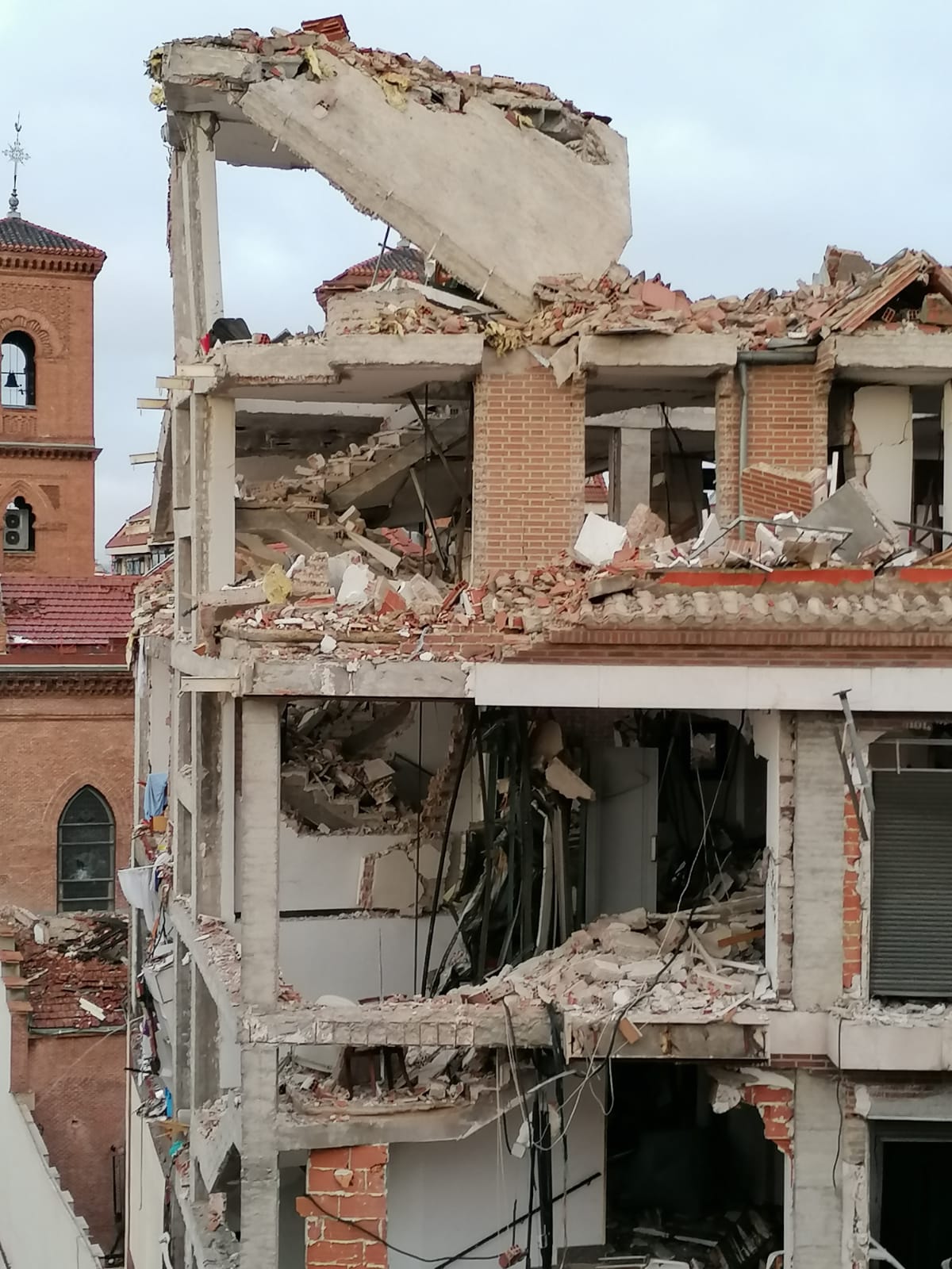Cuatro plantas del edificio, reducidas a escombros Cuatro plantas del edificio, reducidas a escombros