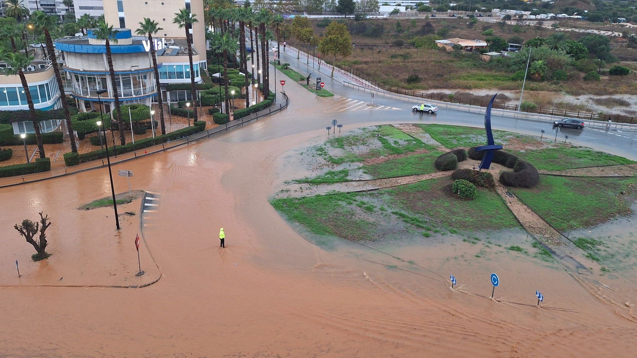 La dana Alice inunda calles en la Comunidad Valenciana e Ibiza, donde persisten las fuertes lluvias