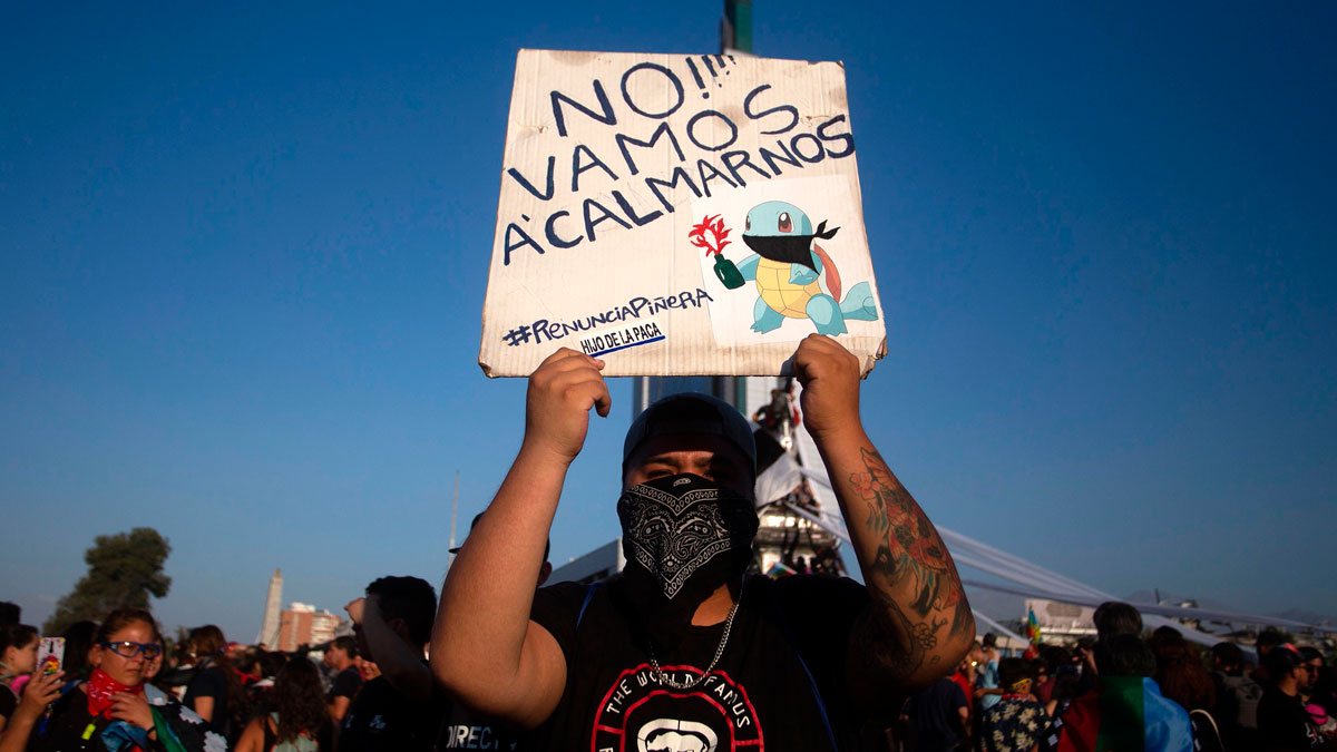 Miles de personas toman el centro de Santiago de Chile | RTVE